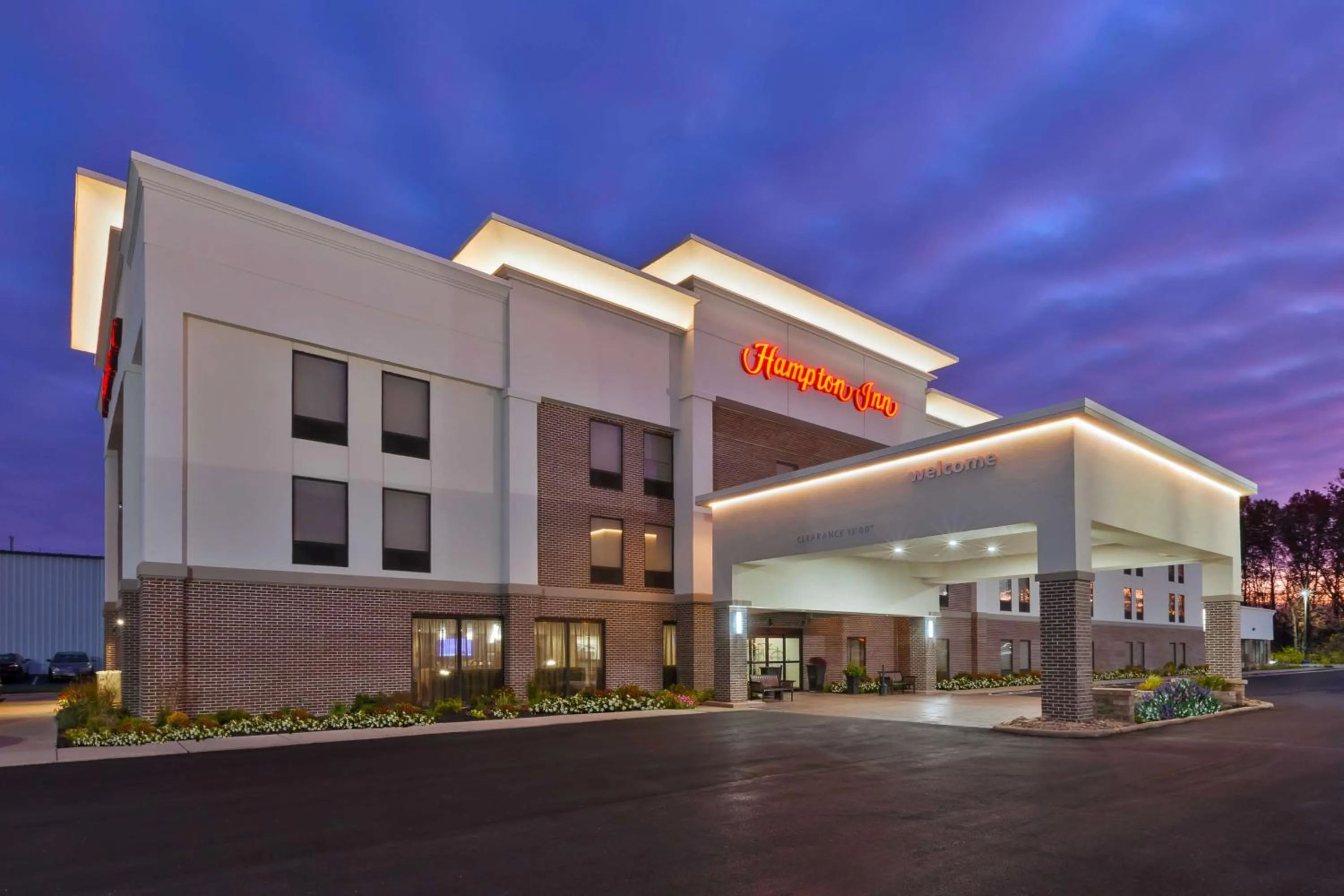 Property building in Hampton Inn Marysville