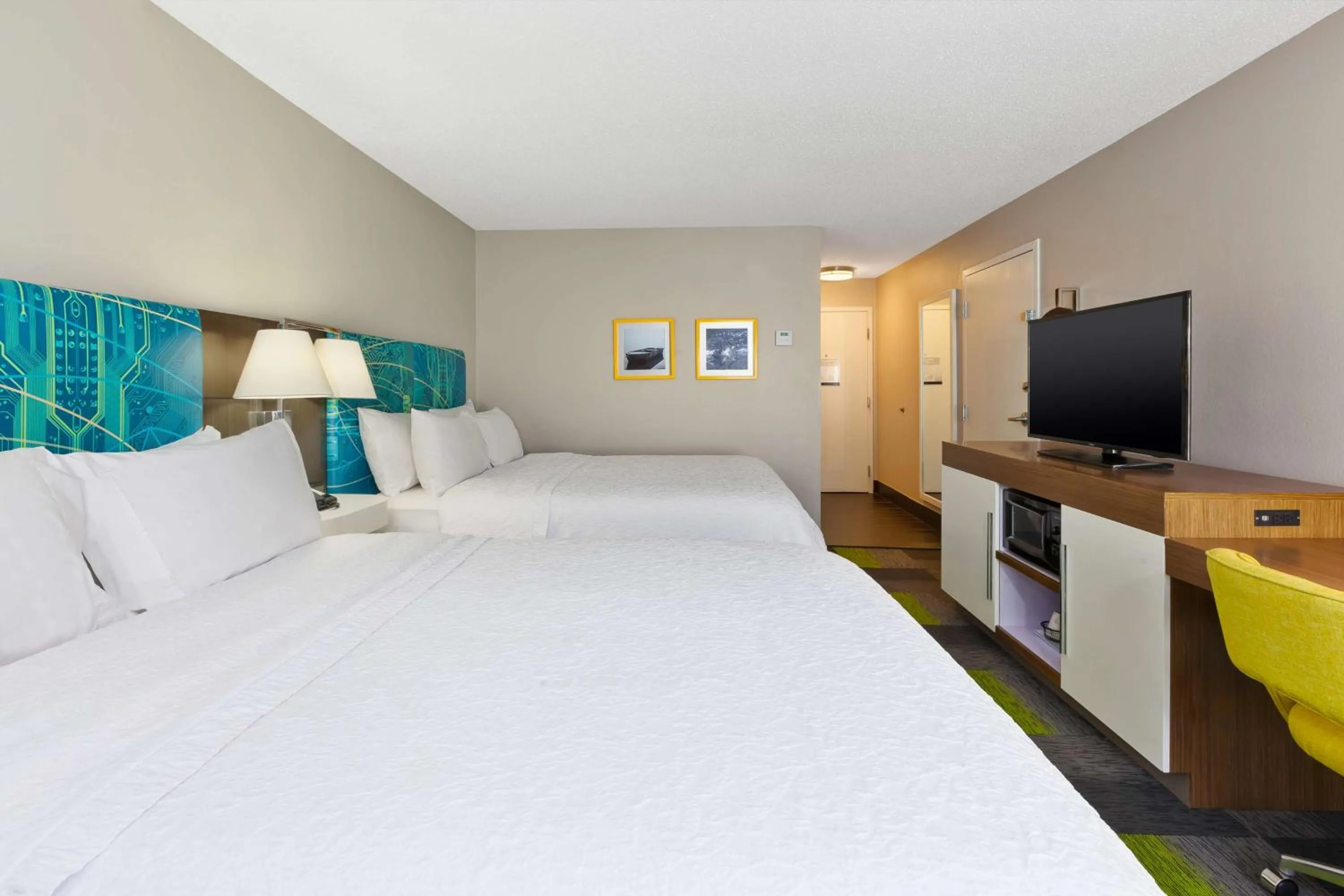 Bed in Hampton Inn Marysville