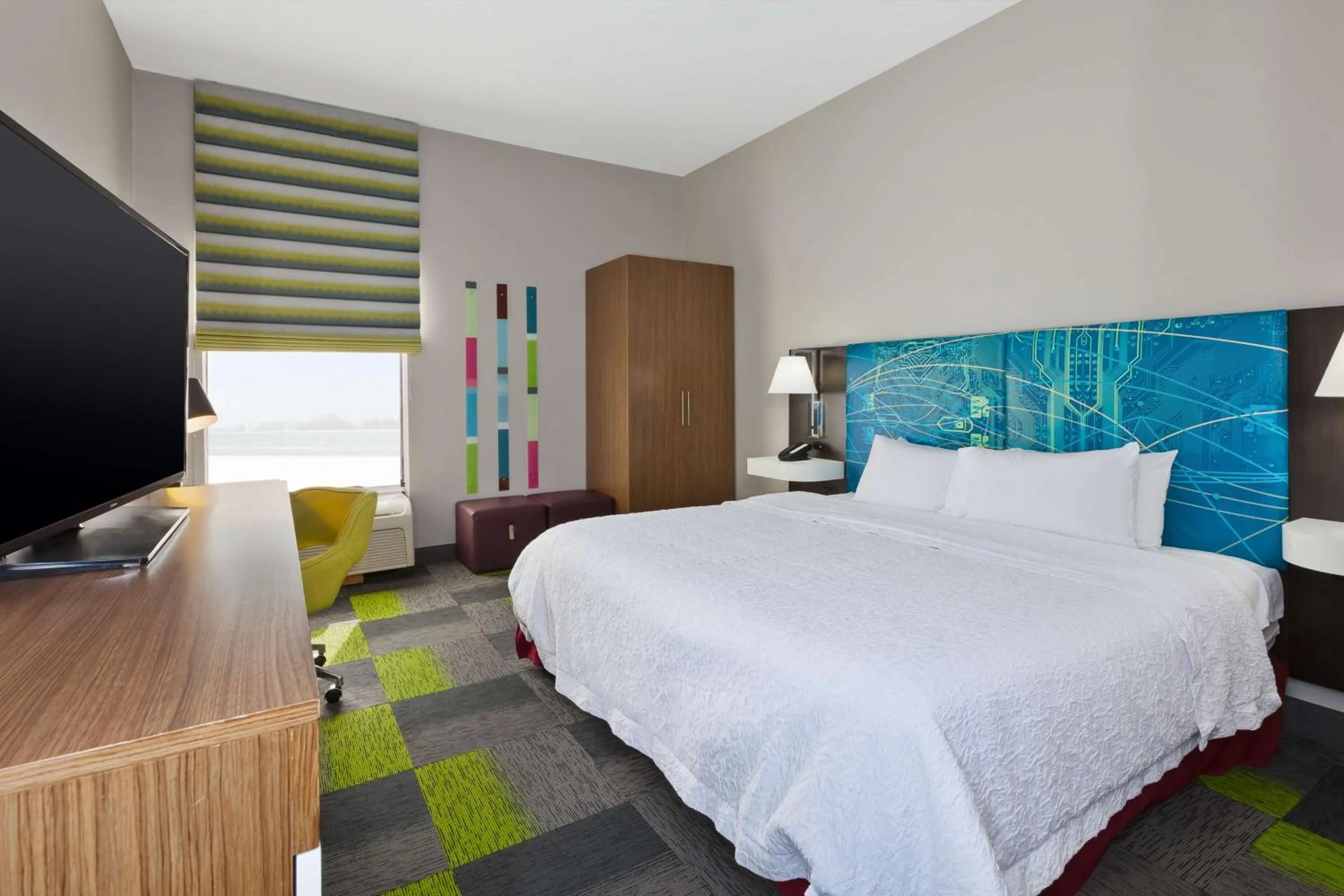 Bed in Hampton Inn Marysville