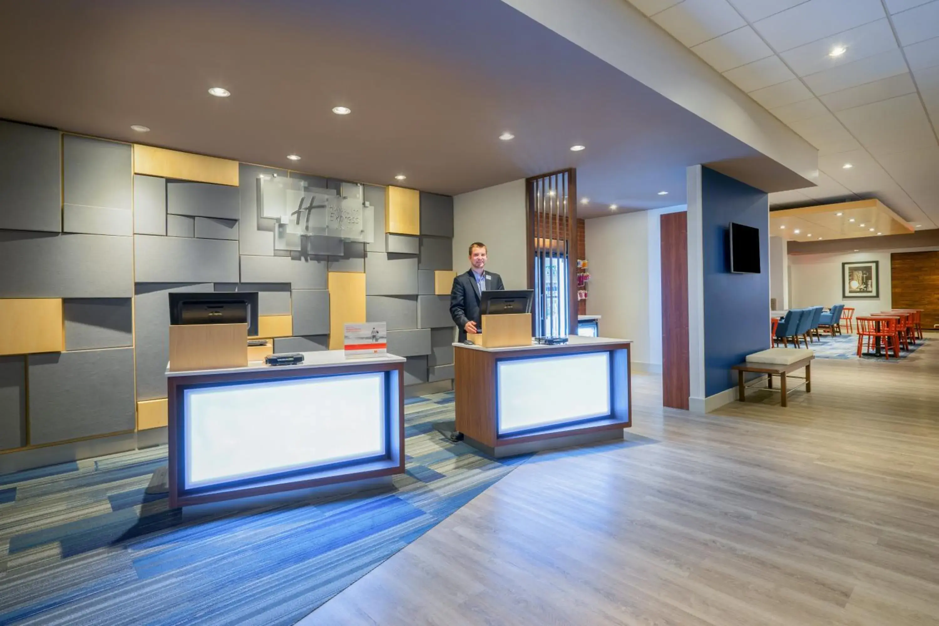Property building in Holiday Inn Express & Suites Ft. Washington - Philadelphia by IHG Property building in Holiday Inn Express & Suites Ft. Washington - Philadelphia by IHG