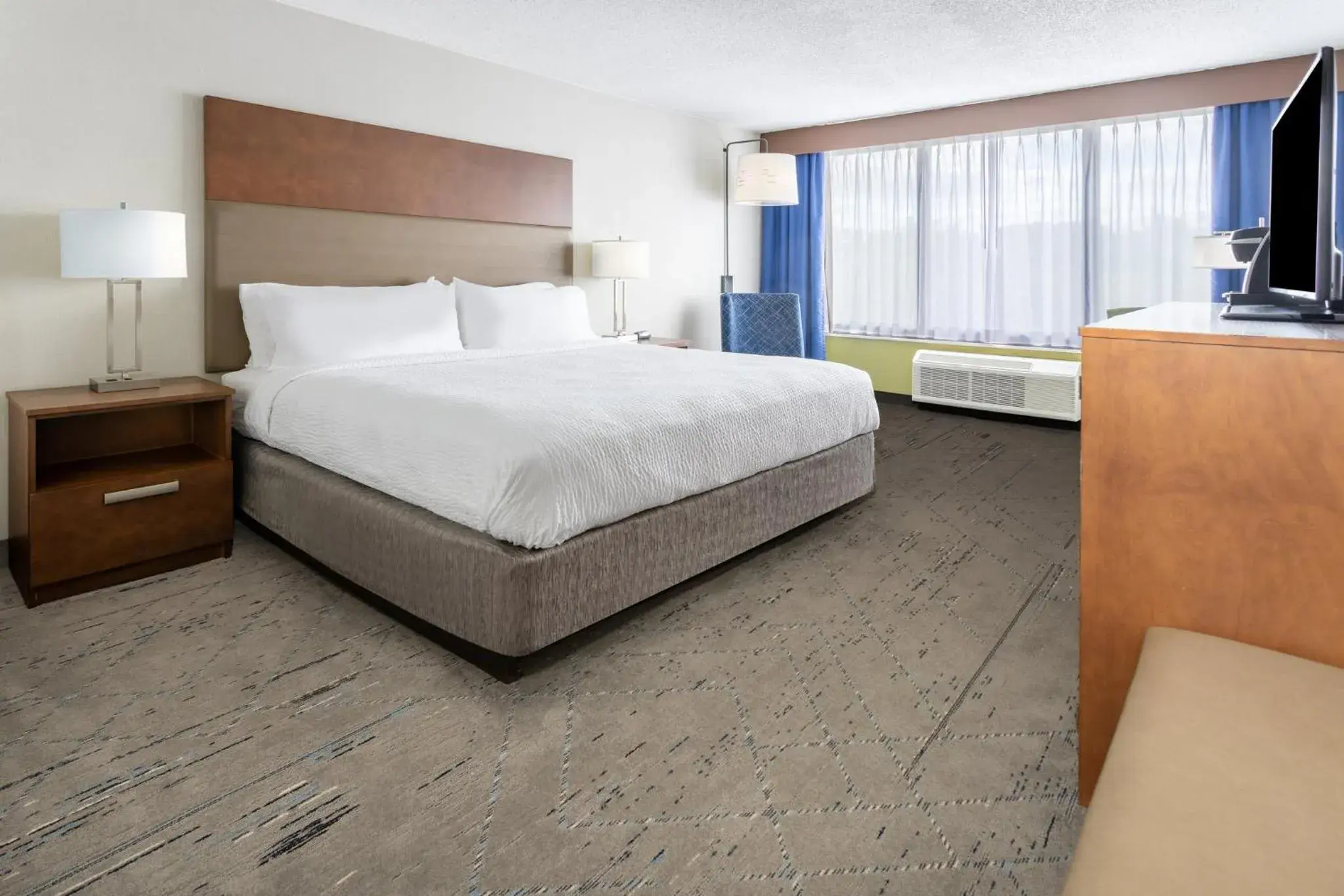 Photo of the whole room, Bed in Holiday Inn Express & Suites Ft. Washington - Philadelphia by IHG Photo of the whole room, Bed in Holiday Inn Express & Suites Ft. Washington - Philadelphia by IHG