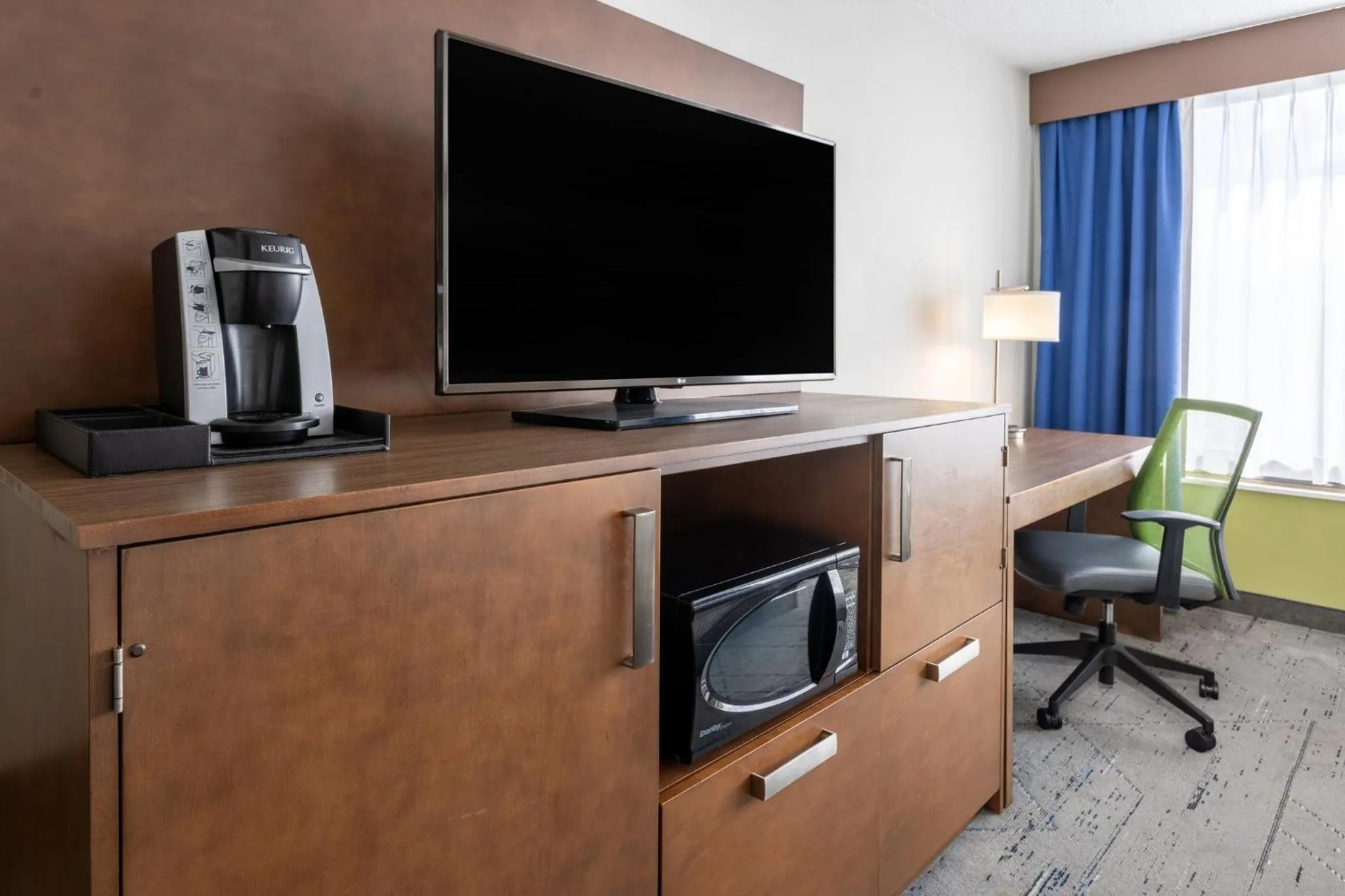 Bedroom in Holiday Inn Express & Suites Ft. Washington - Philadelphia by IHG
