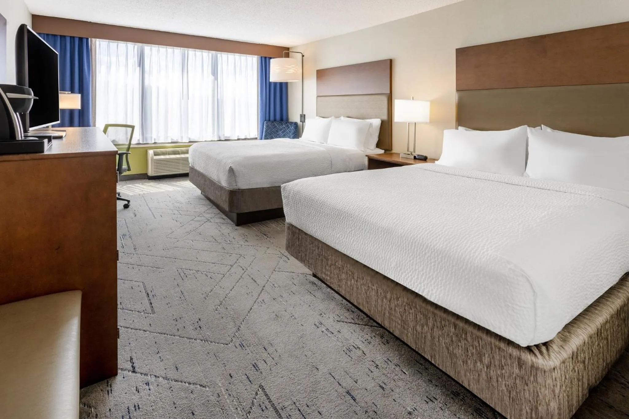 Photo of the whole room, Bed in Holiday Inn Express & Suites Ft. Washington - Philadelphia by IHG