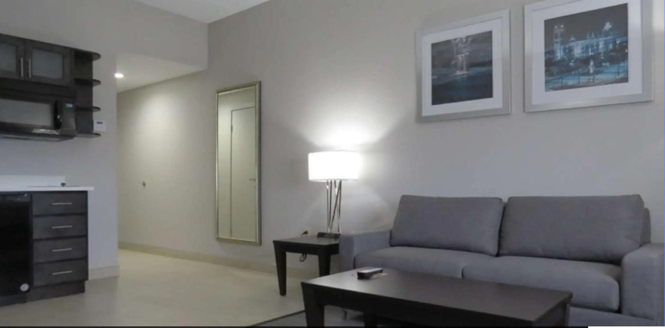 Living room in Best Western Plus Wilkes Barre-Scranton Airport Hotel