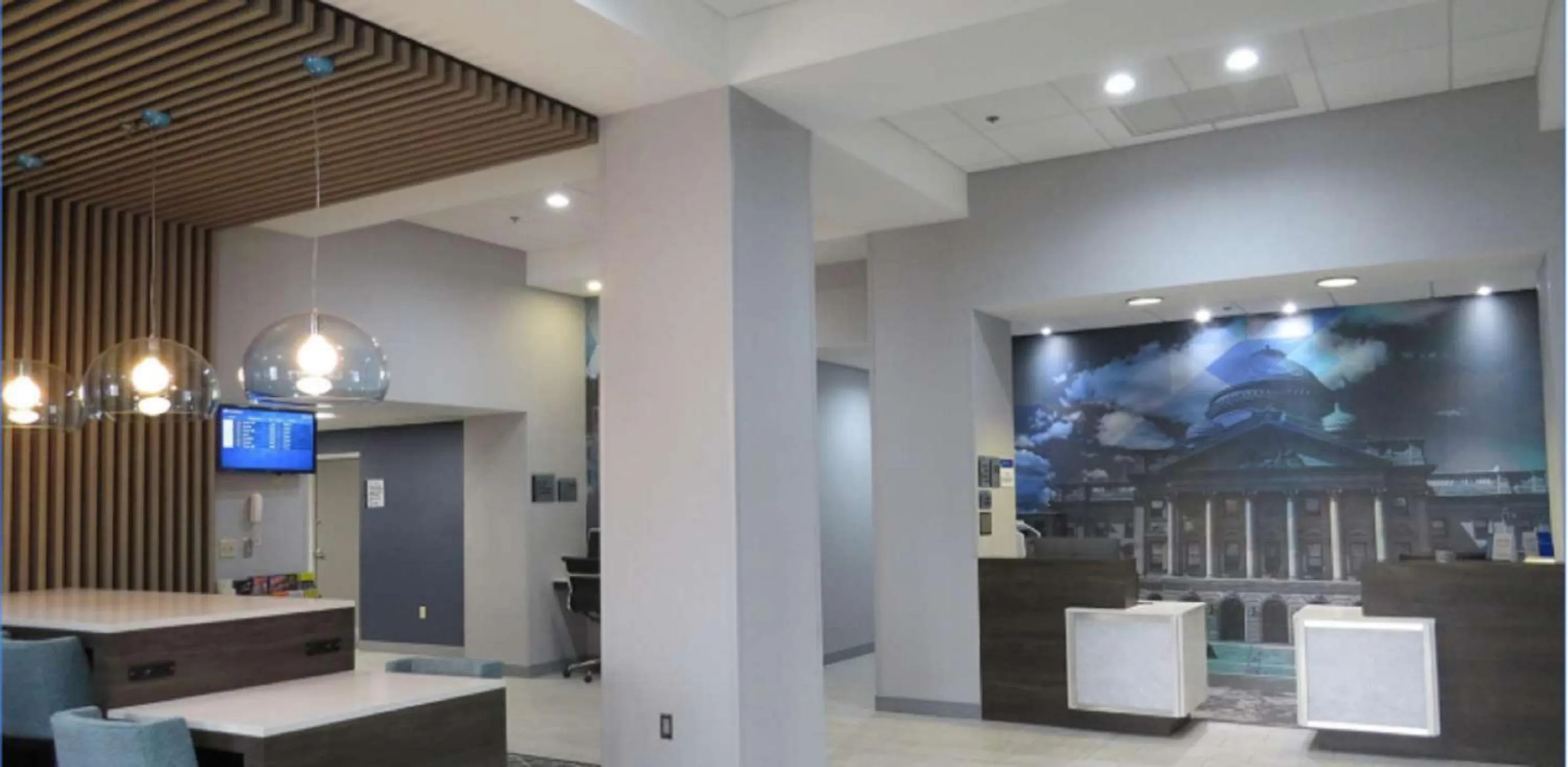 Communal lounge/ TV room in Best Western Plus Wilkes Barre-Scranton Airport Hotel