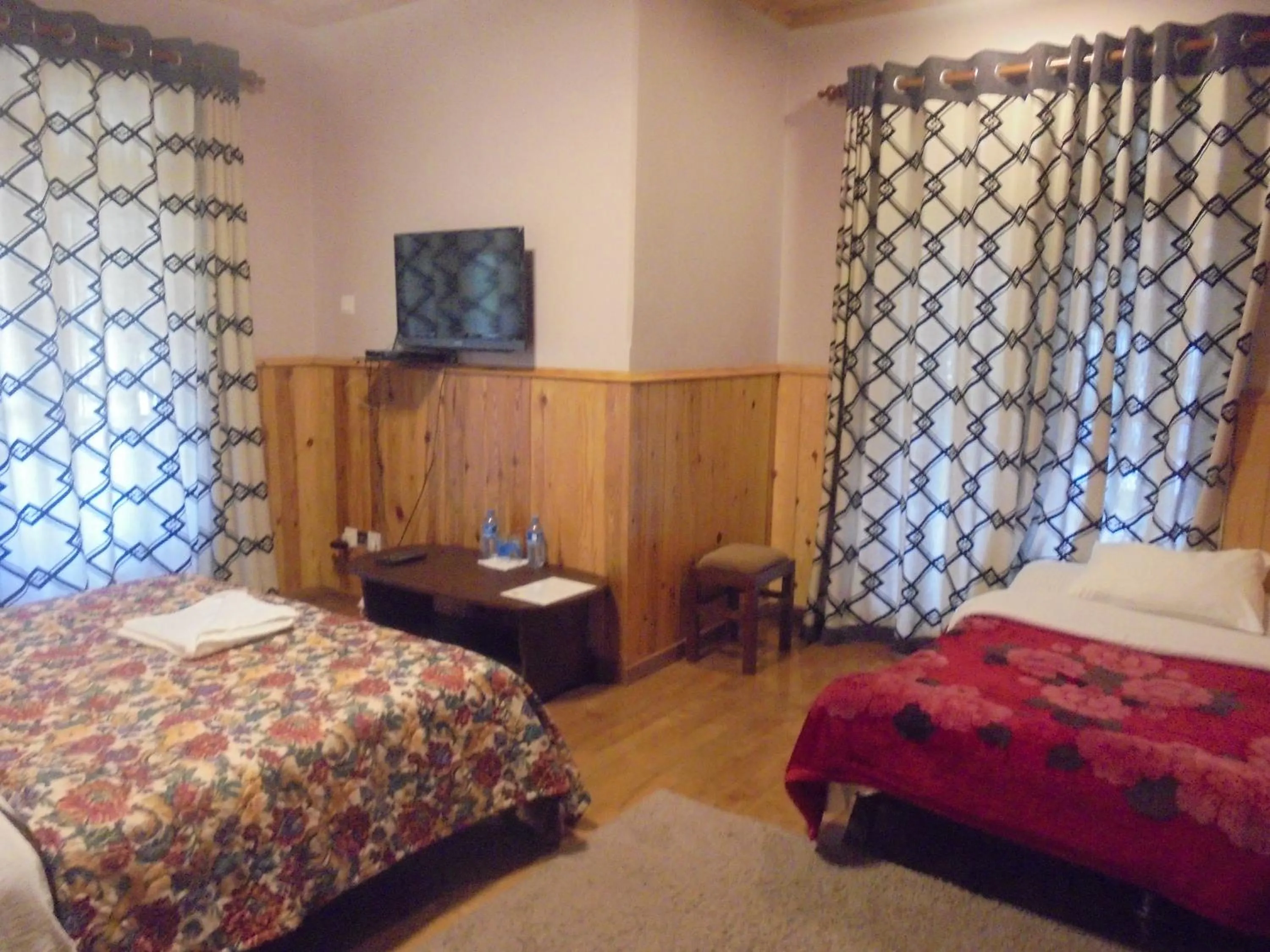 Deluxe Queen Room - single occupancy in The Hill Town Cottage
