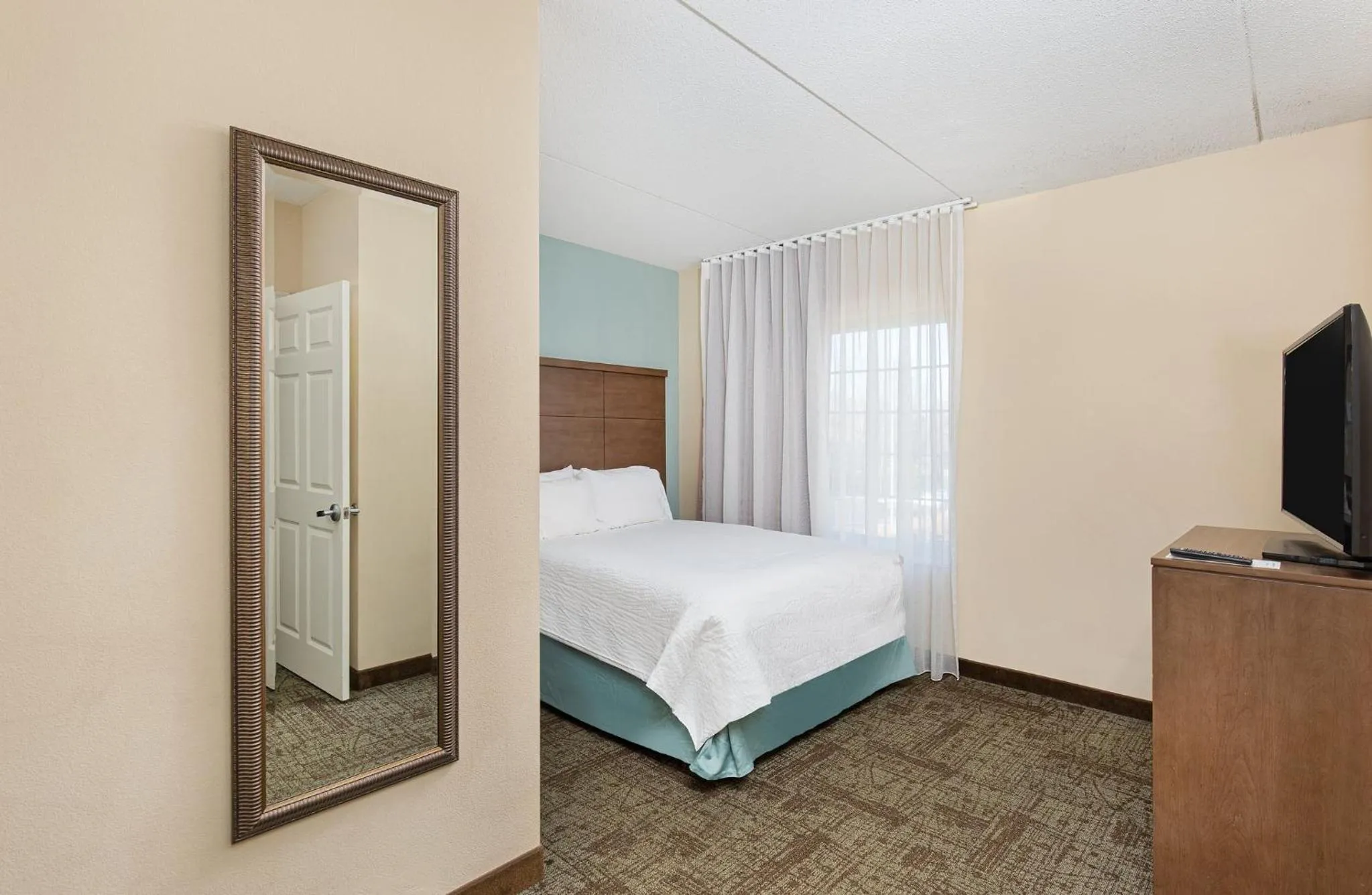Photo of the whole room, Bed in Staybridge Suites-Knoxville Oak Ridge by IHG