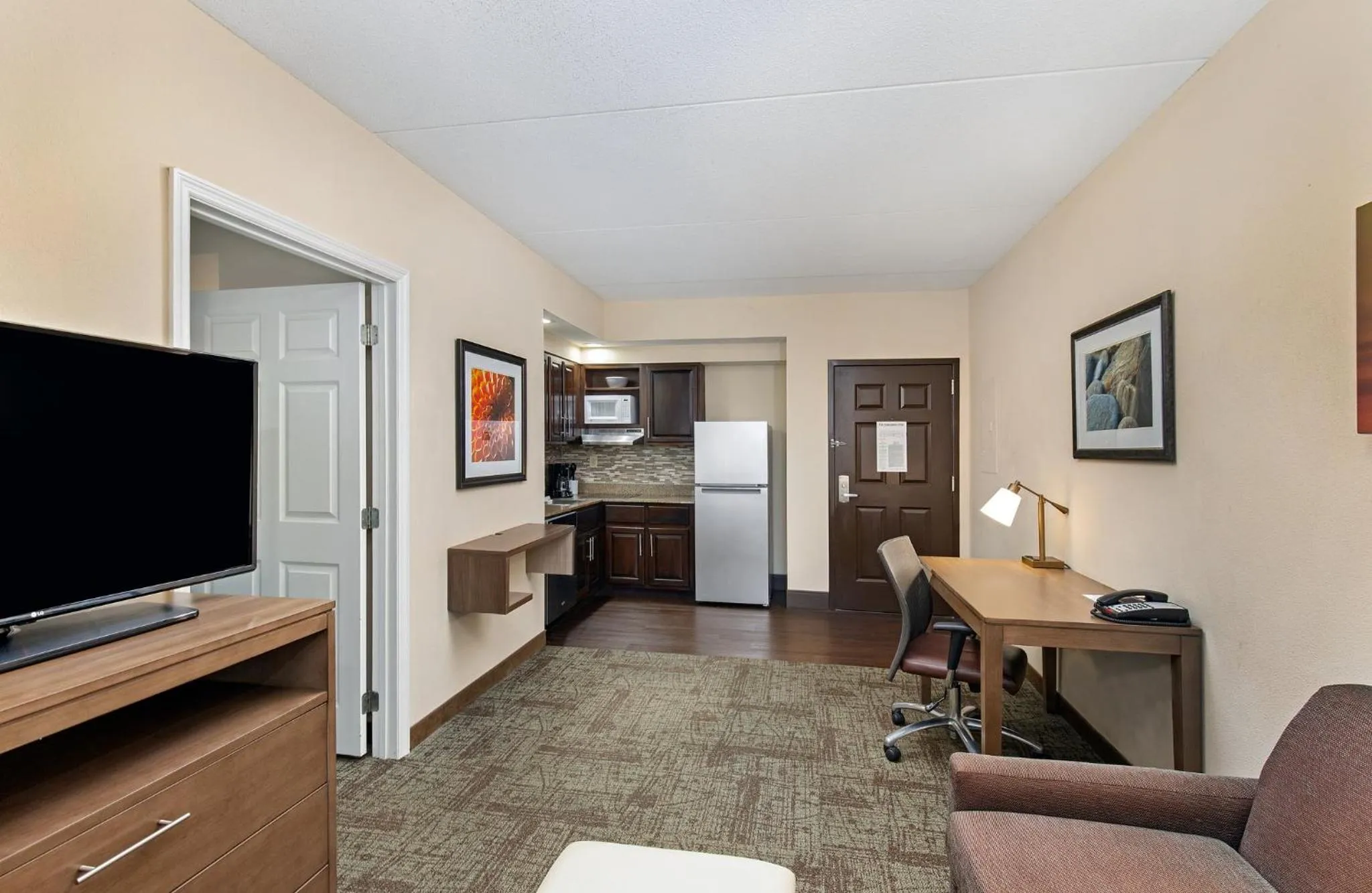 Photo of the whole room in Staybridge Suites-Knoxville Oak Ridge by IHG