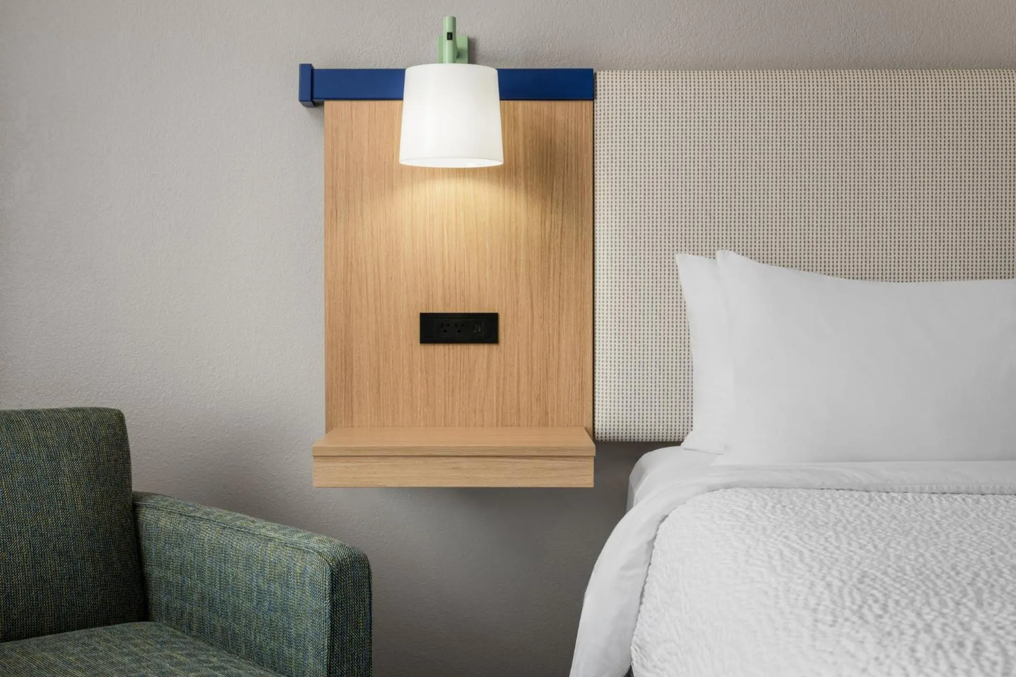 Photo of the whole room, Bed in Garner Hotel Brookings by IHG