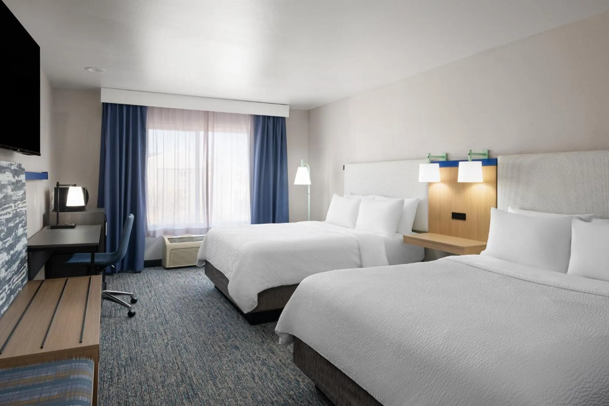 Photo of the whole room, Bed in Garner Hotel Brookings by IHG