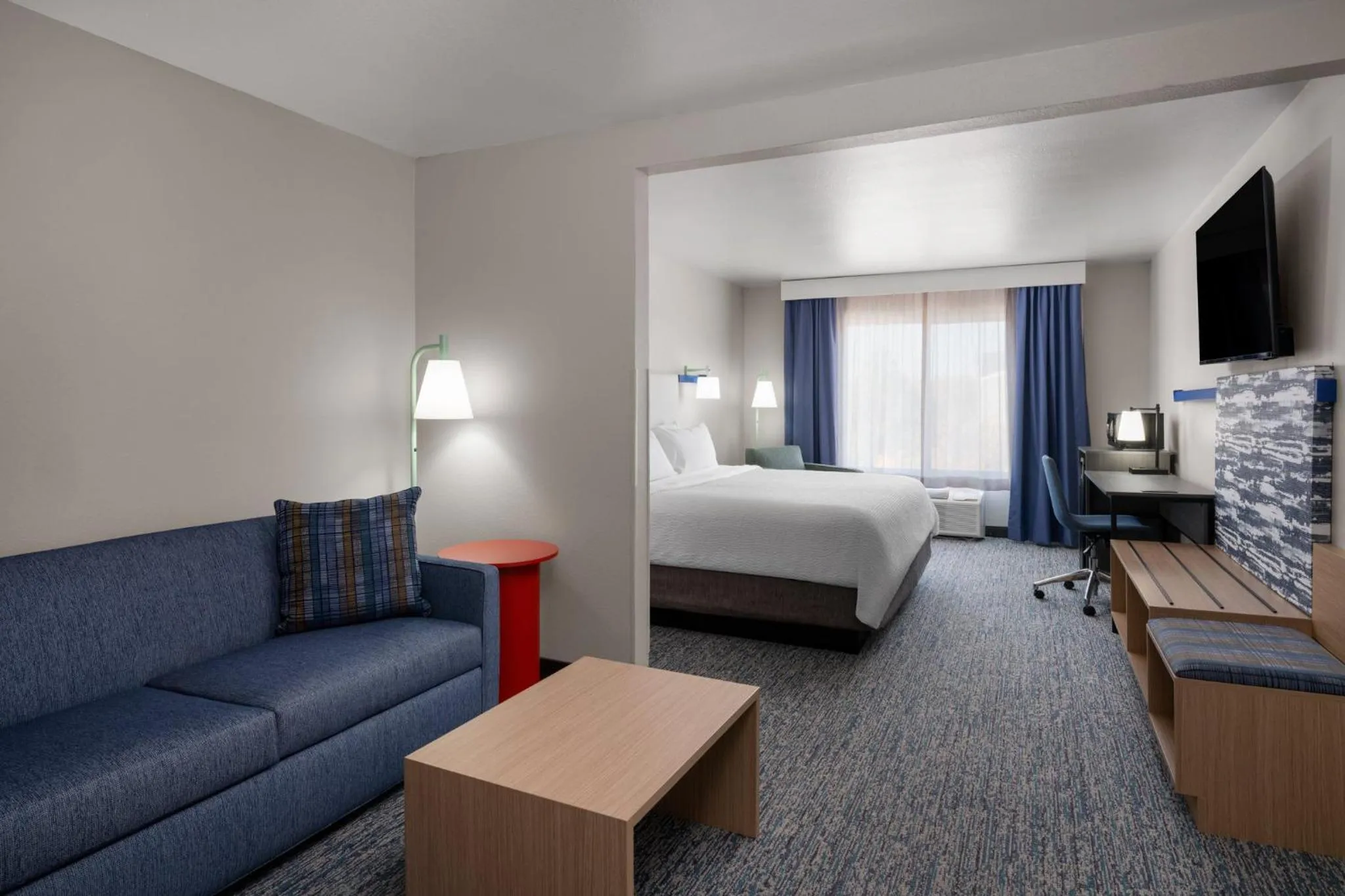 Photo of the whole room, Bed in Garner Hotel Brookings by IHG