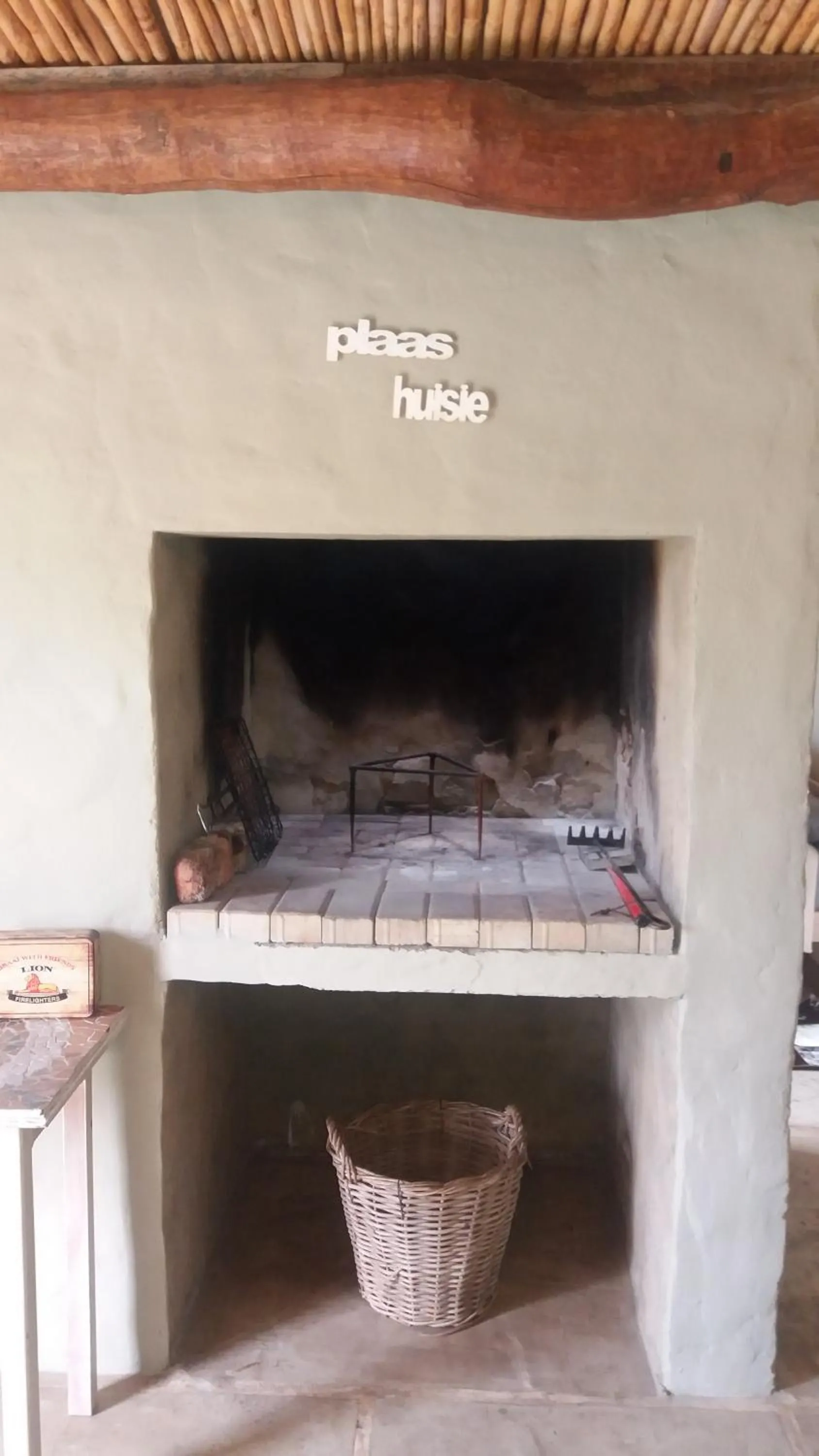 Die Hoenderhok and Die Plaashuisie