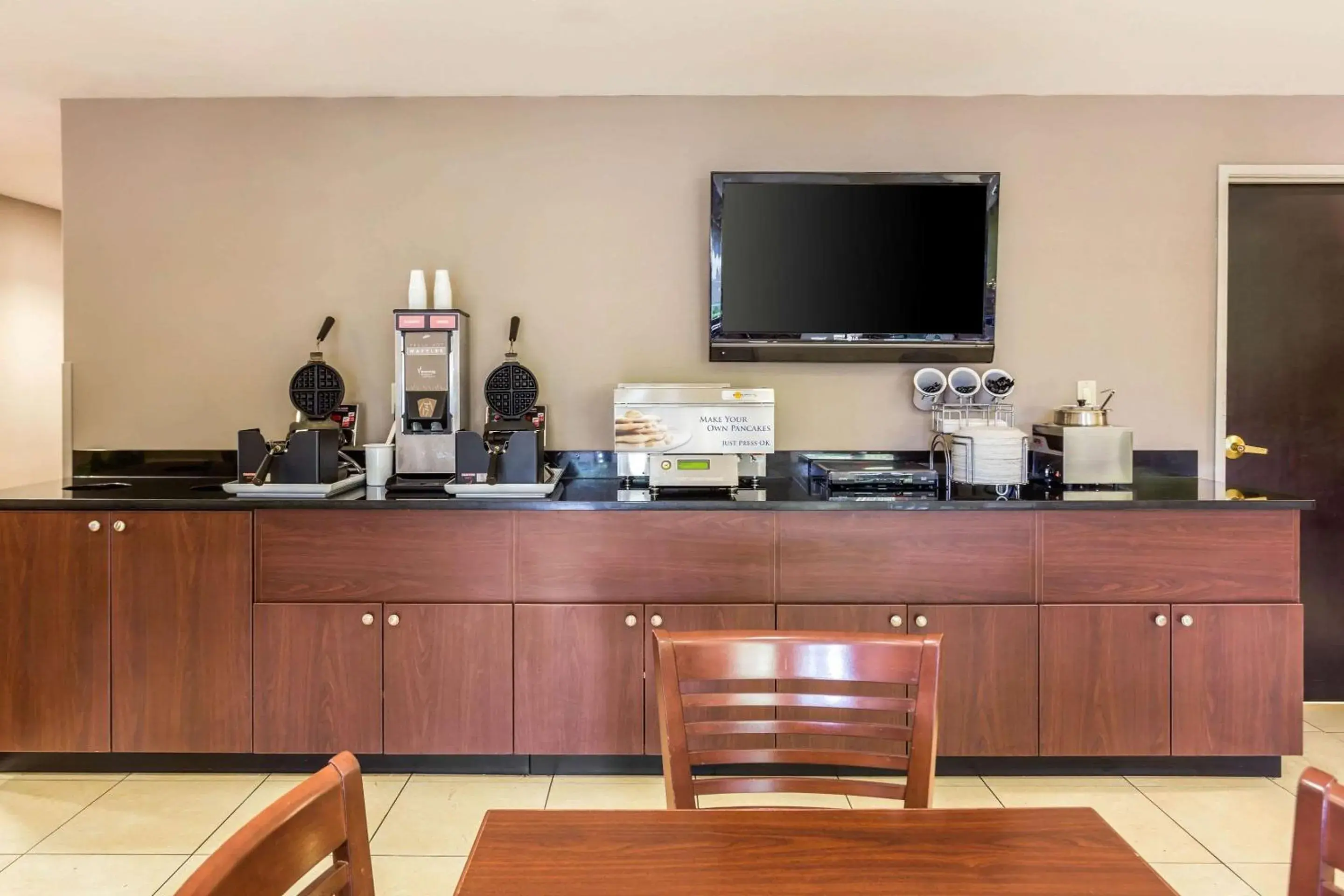 Restaurant/places to eat in Sleep Inn Charleston - West Ashley Restaurant/places to eat in Sleep Inn Charleston - West Ashley