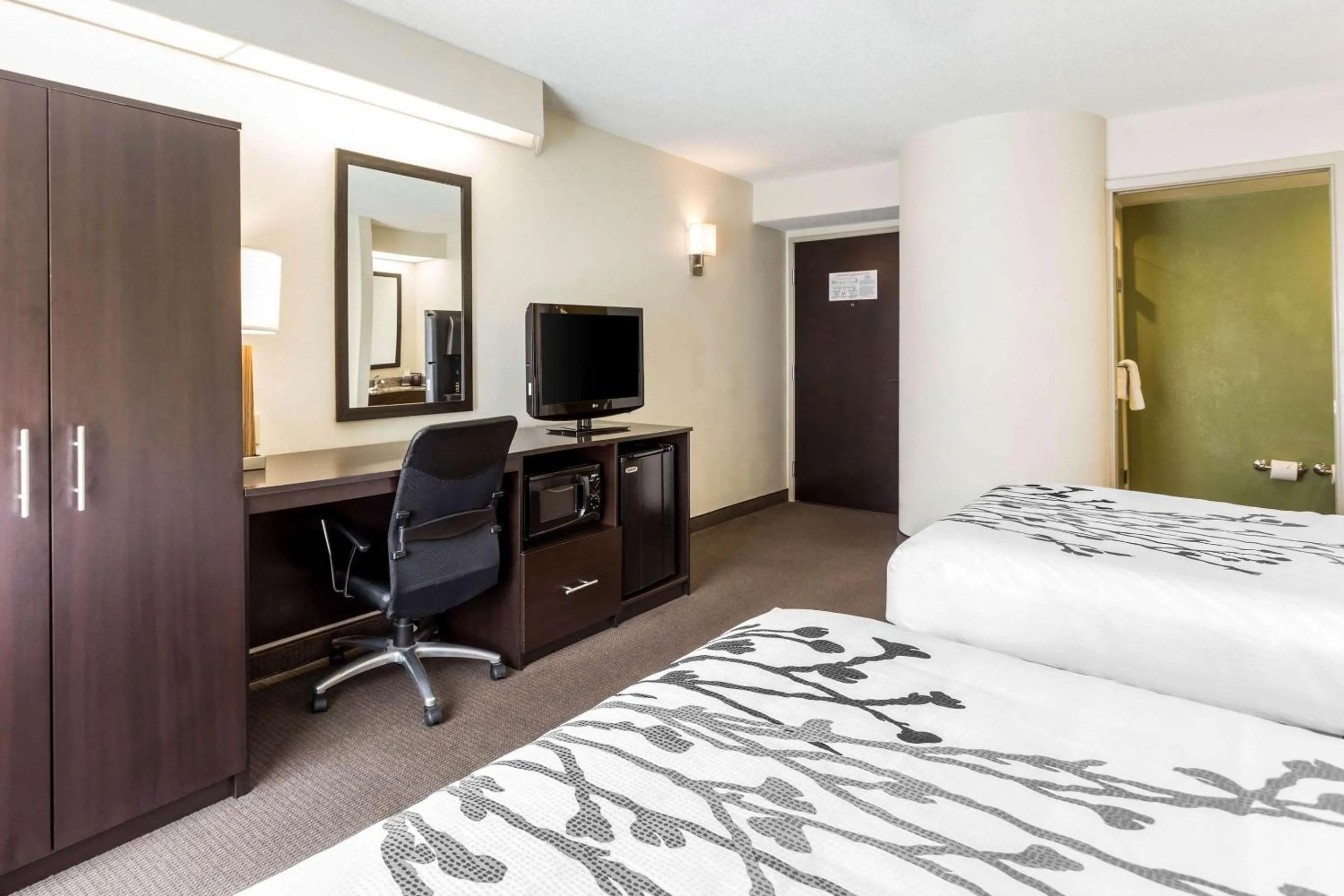 Photo of the whole room, Bed in Sleep Inn Charleston - West Ashley