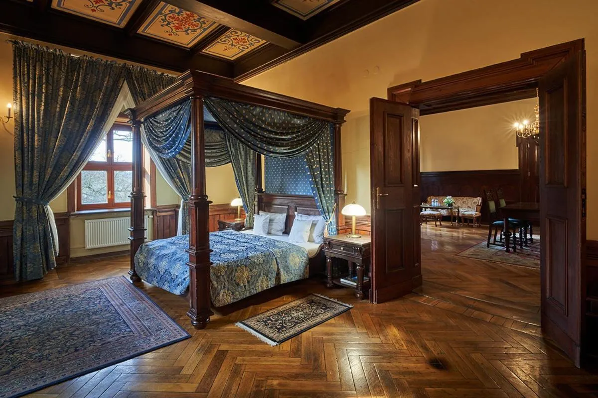 Bed in Zamek Kliczków