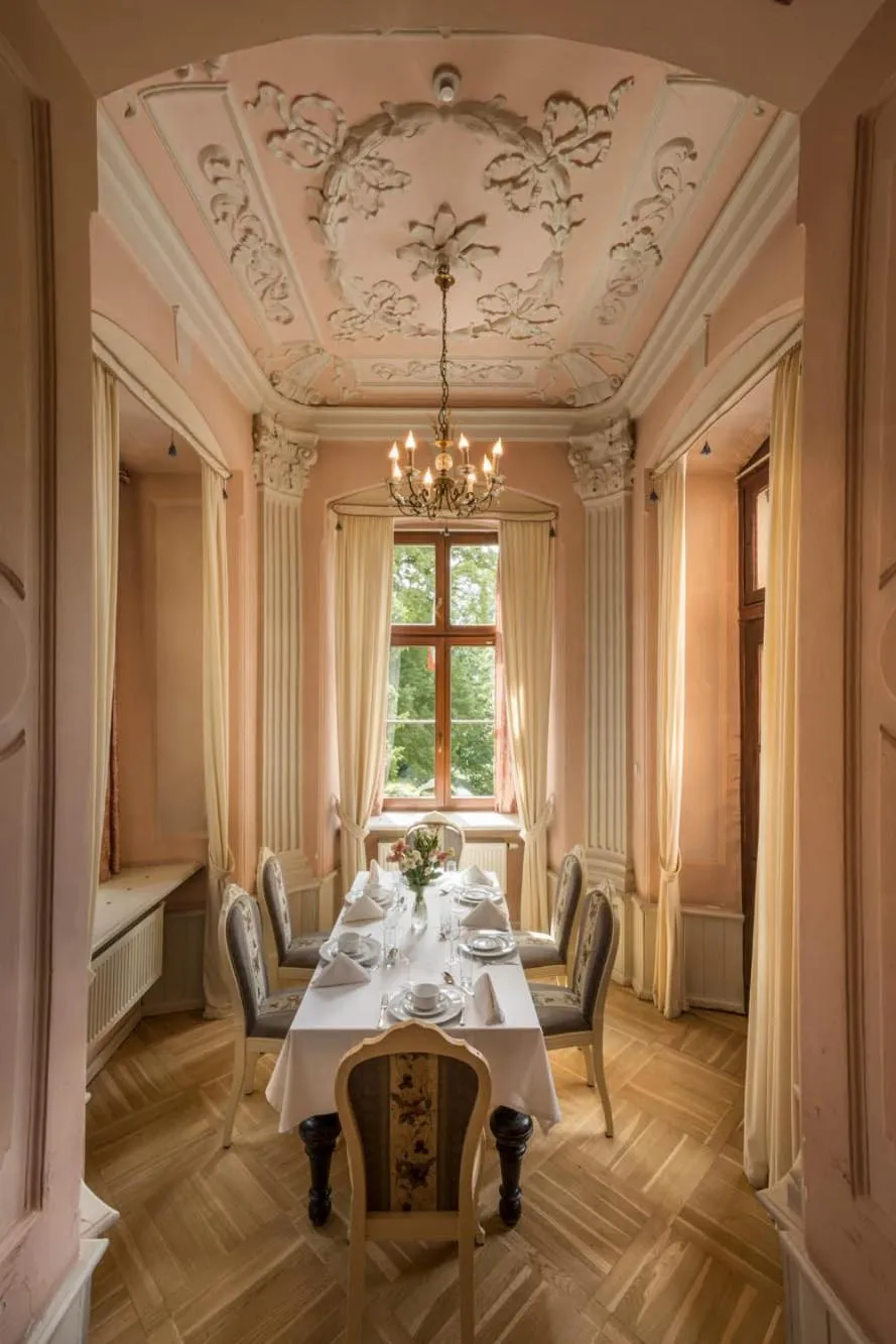 Restaurant/places to eat in Zamek Kliczków