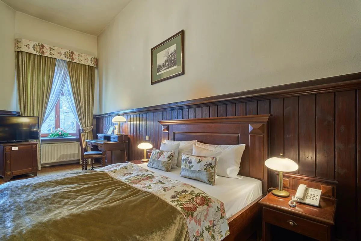 Bed in Zamek Kliczków