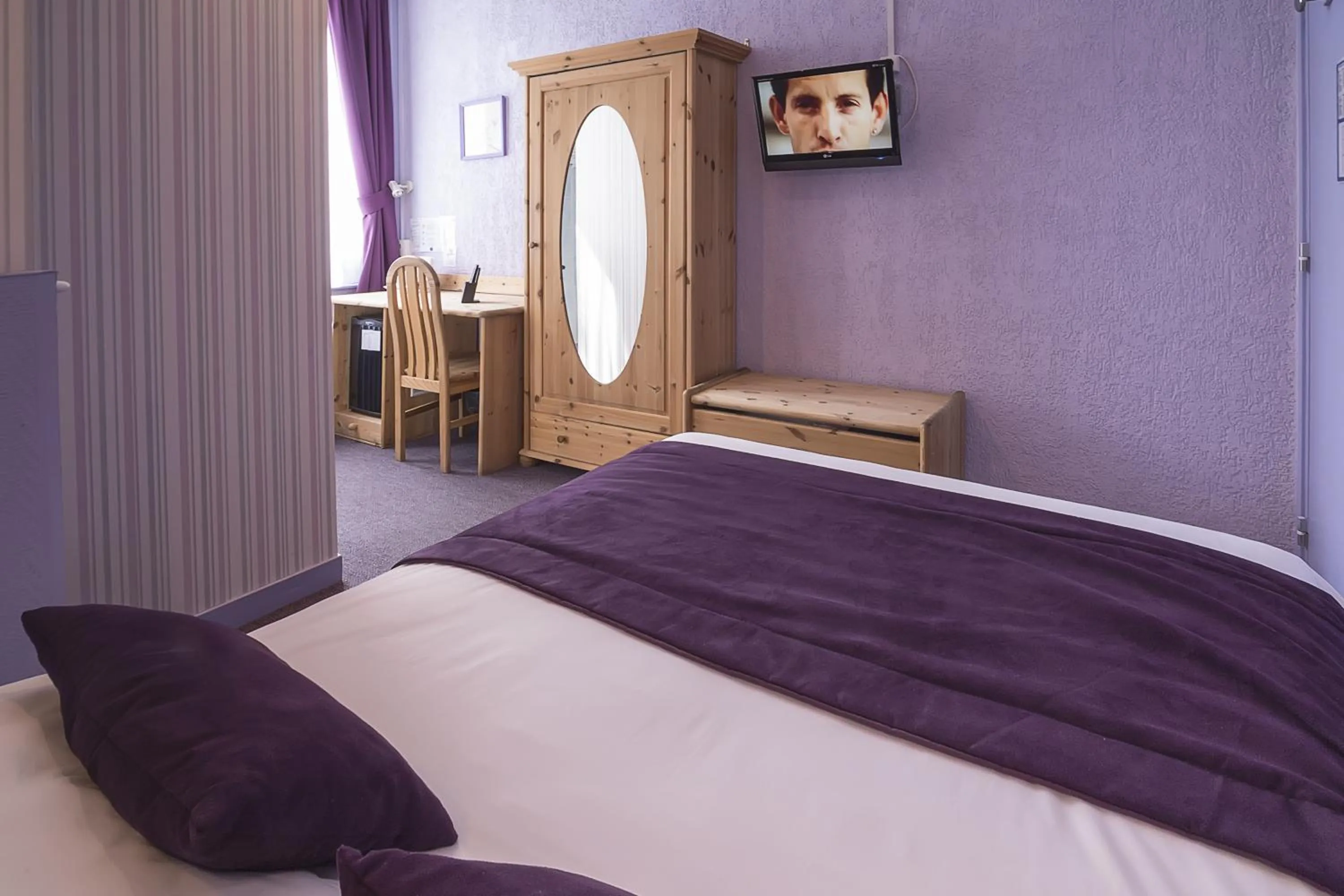 Bed in Hotel Du Moulin d'Or