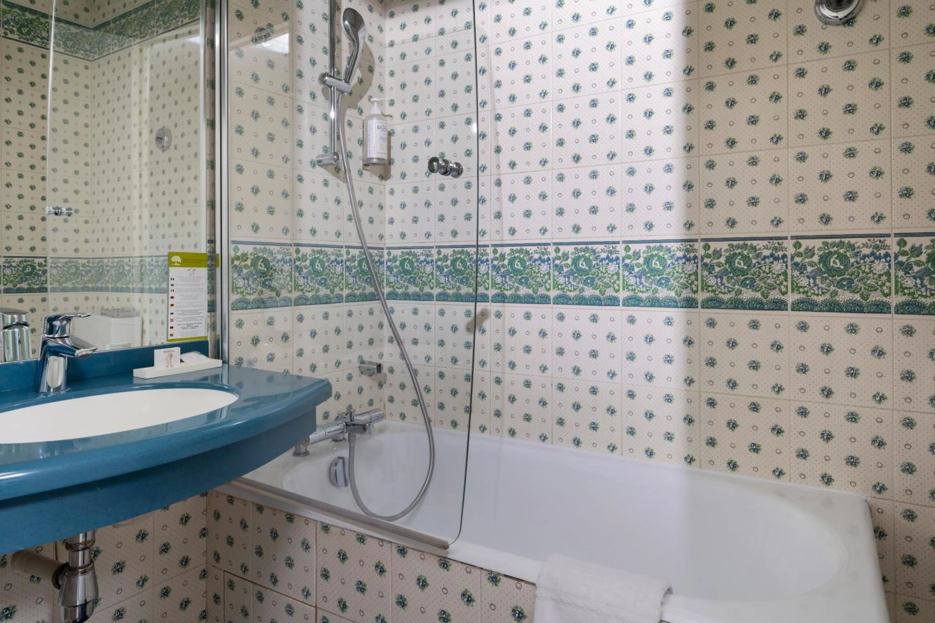 Bathroom in Hotel Clément