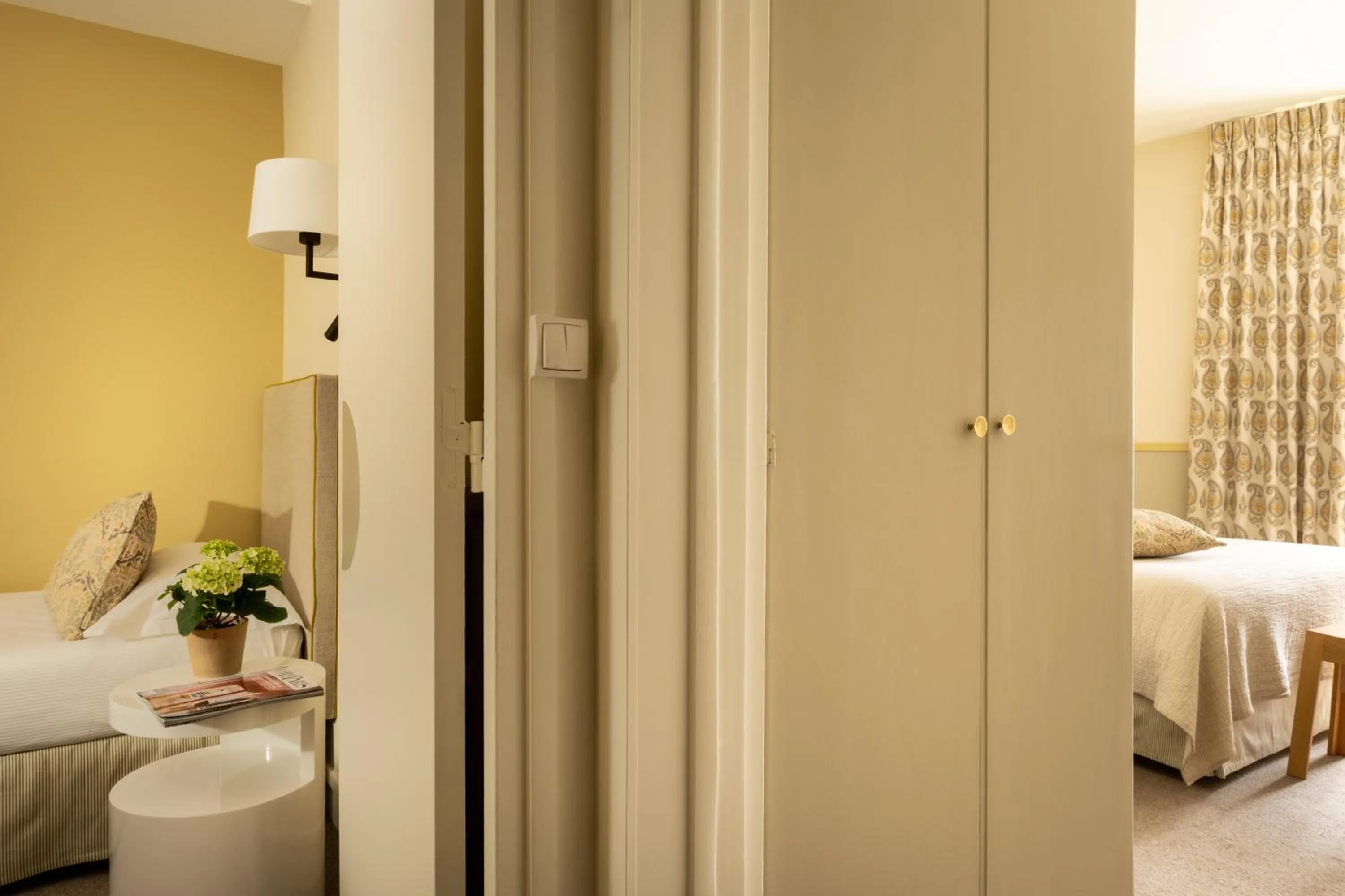 Photo of the whole room, Bed in Hotel Clément