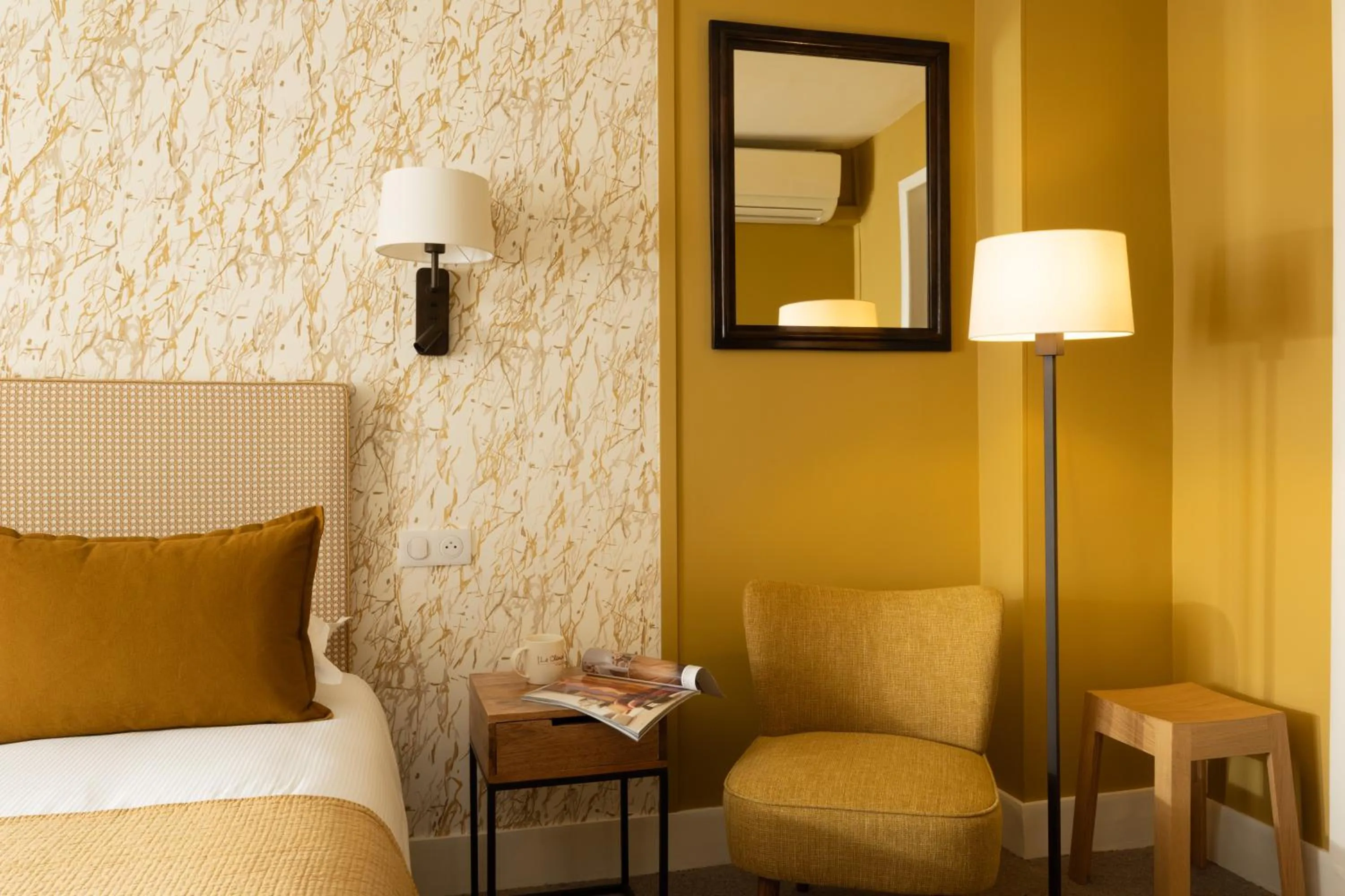 Bedroom, Bed in Hotel Clément