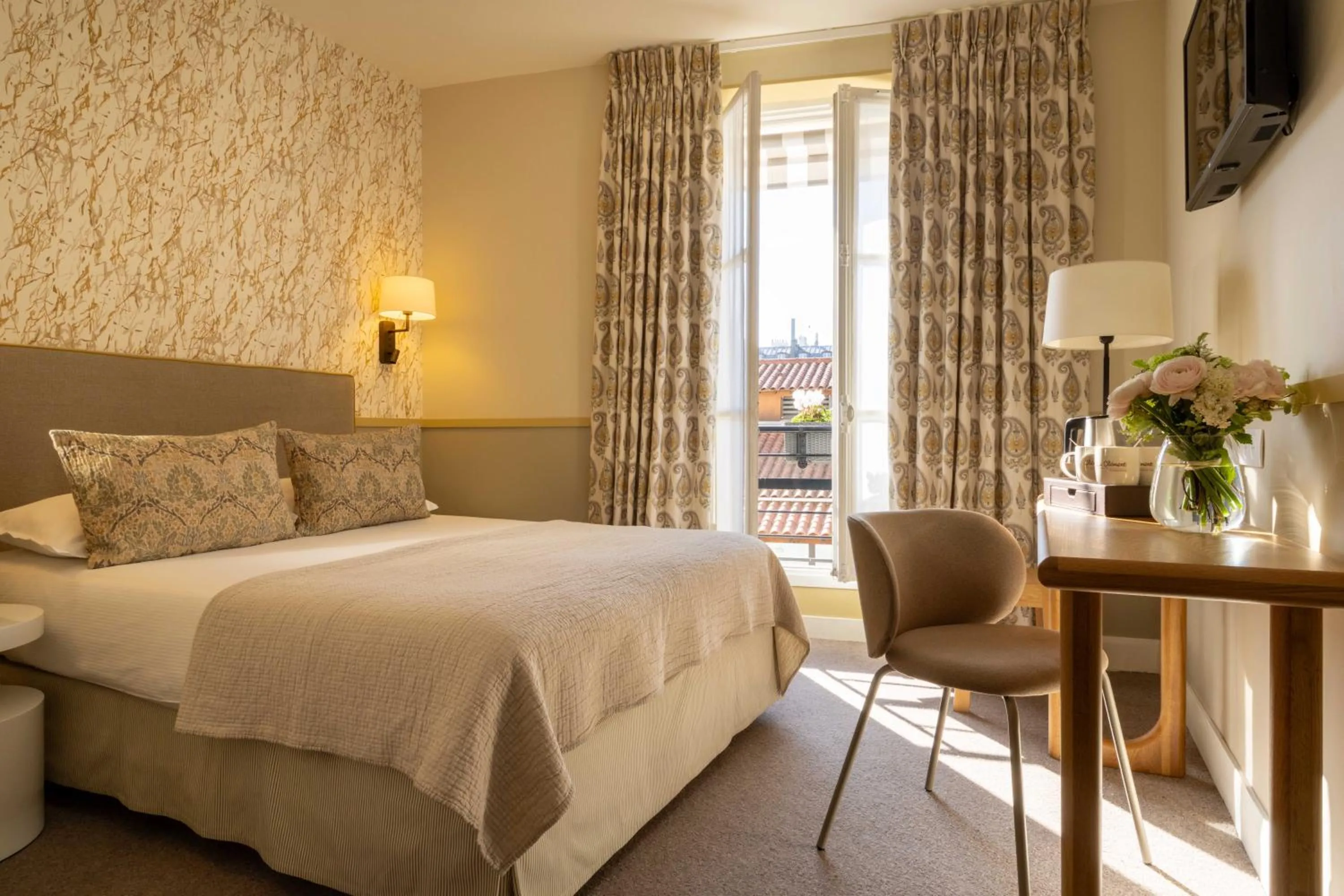 Bedroom, Bed in Hotel Clément