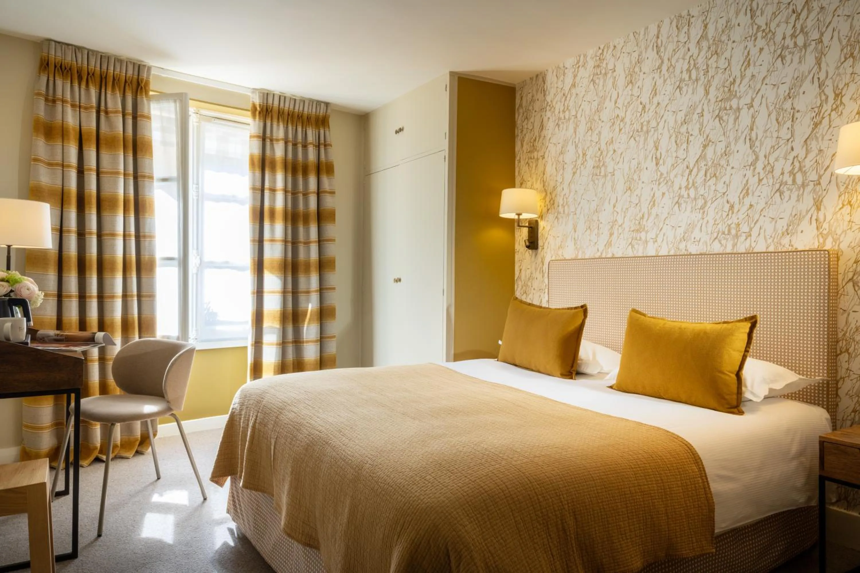 Bedroom, Bed in Hotel Clément