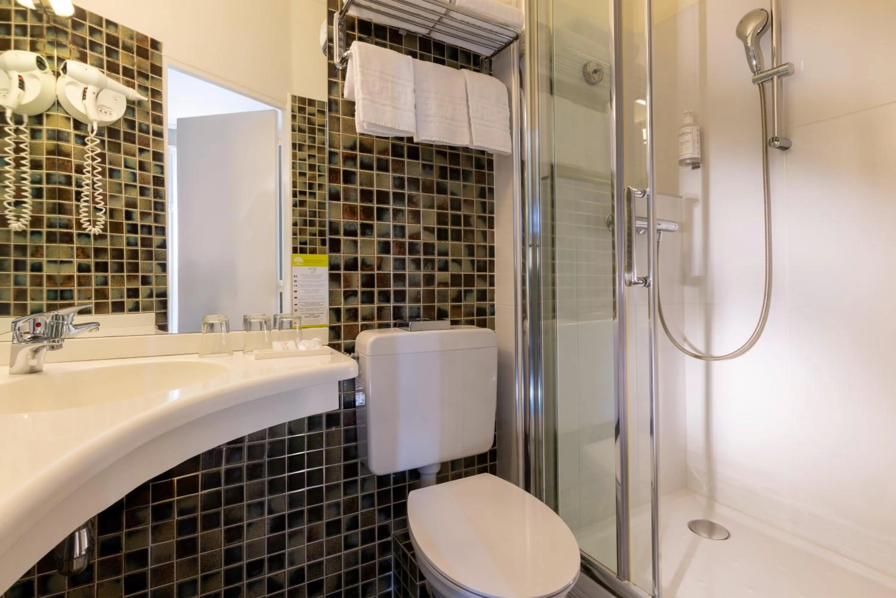 Bathroom in Hotel Clément