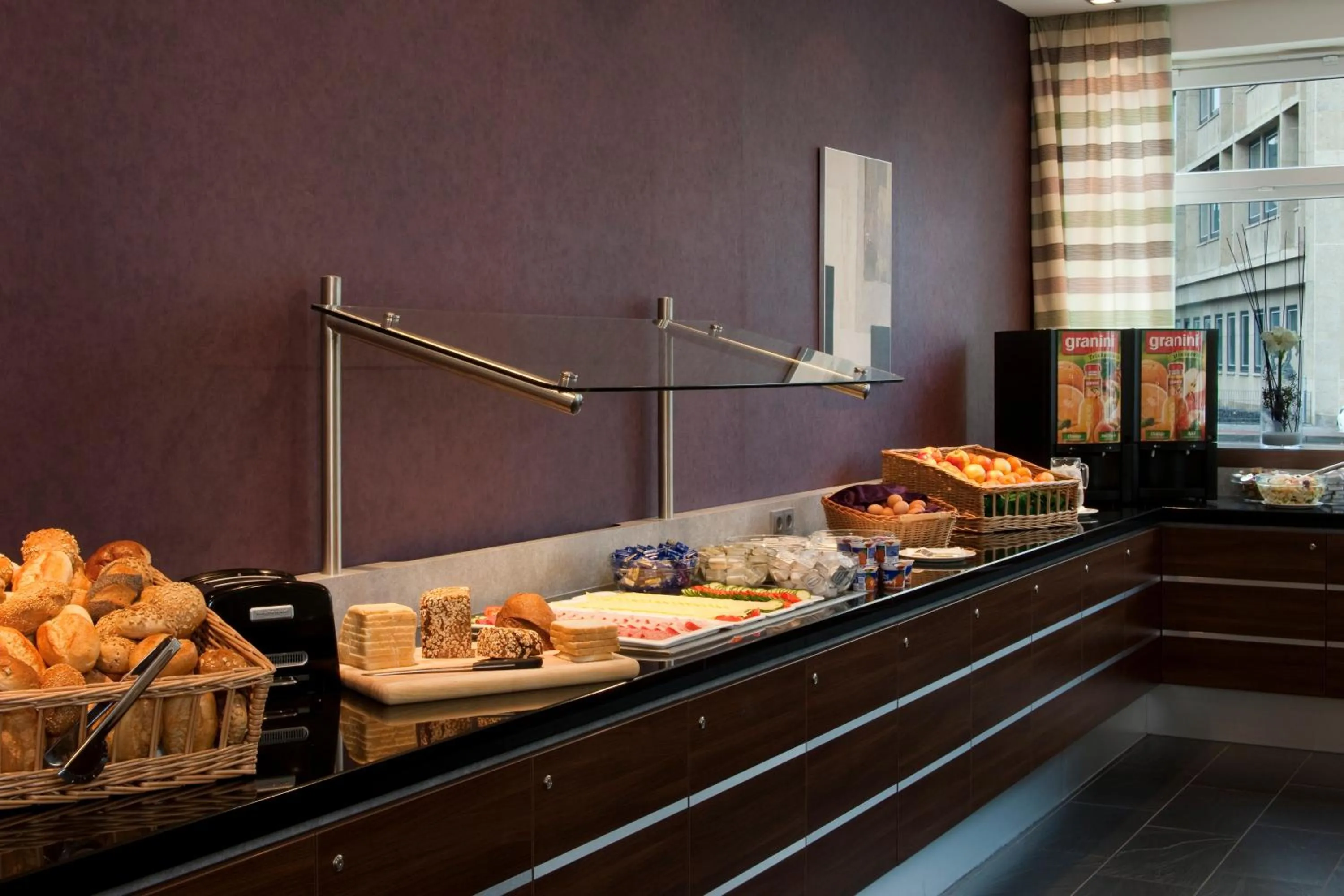 Restaurant/places to eat in Holiday Inn Express Gütersloh by IHG