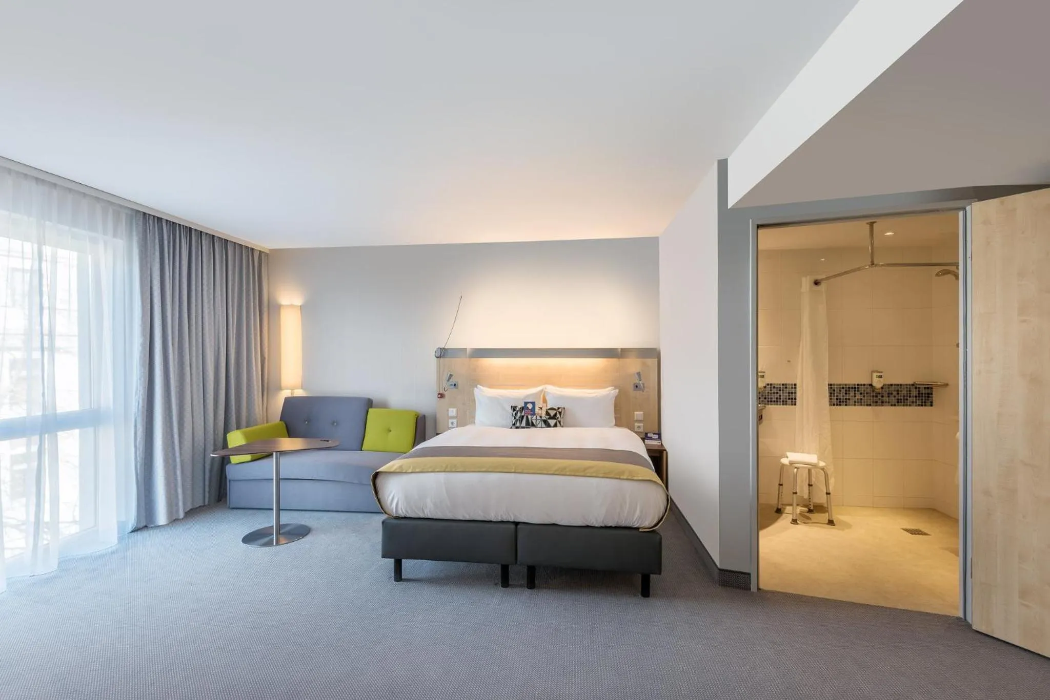 Photo of the whole room, Bed in Holiday Inn Express Gütersloh by IHG