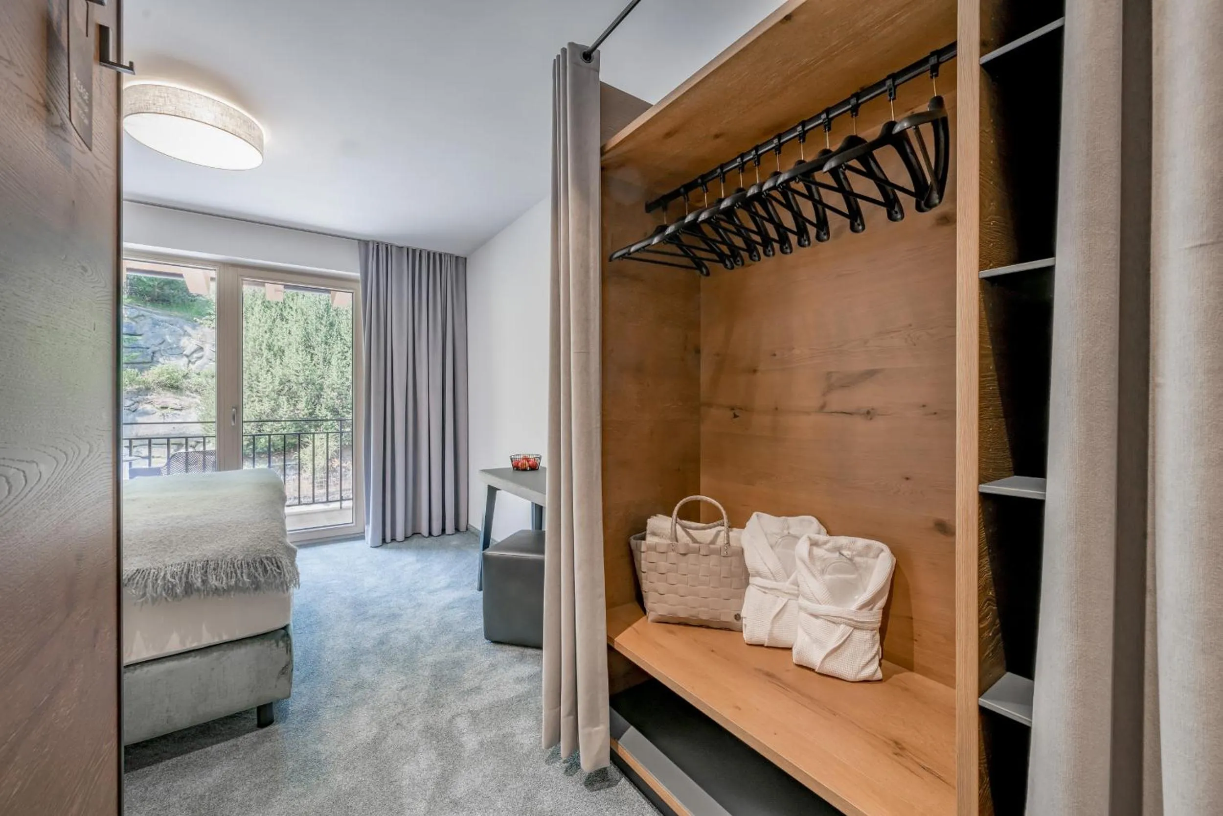 wardrobe, Bed in Hotel Tyrolerhof