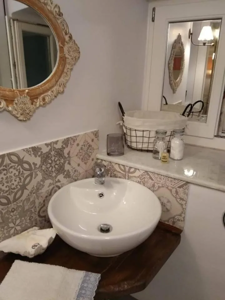 Bathroom in Locadiera Pansion