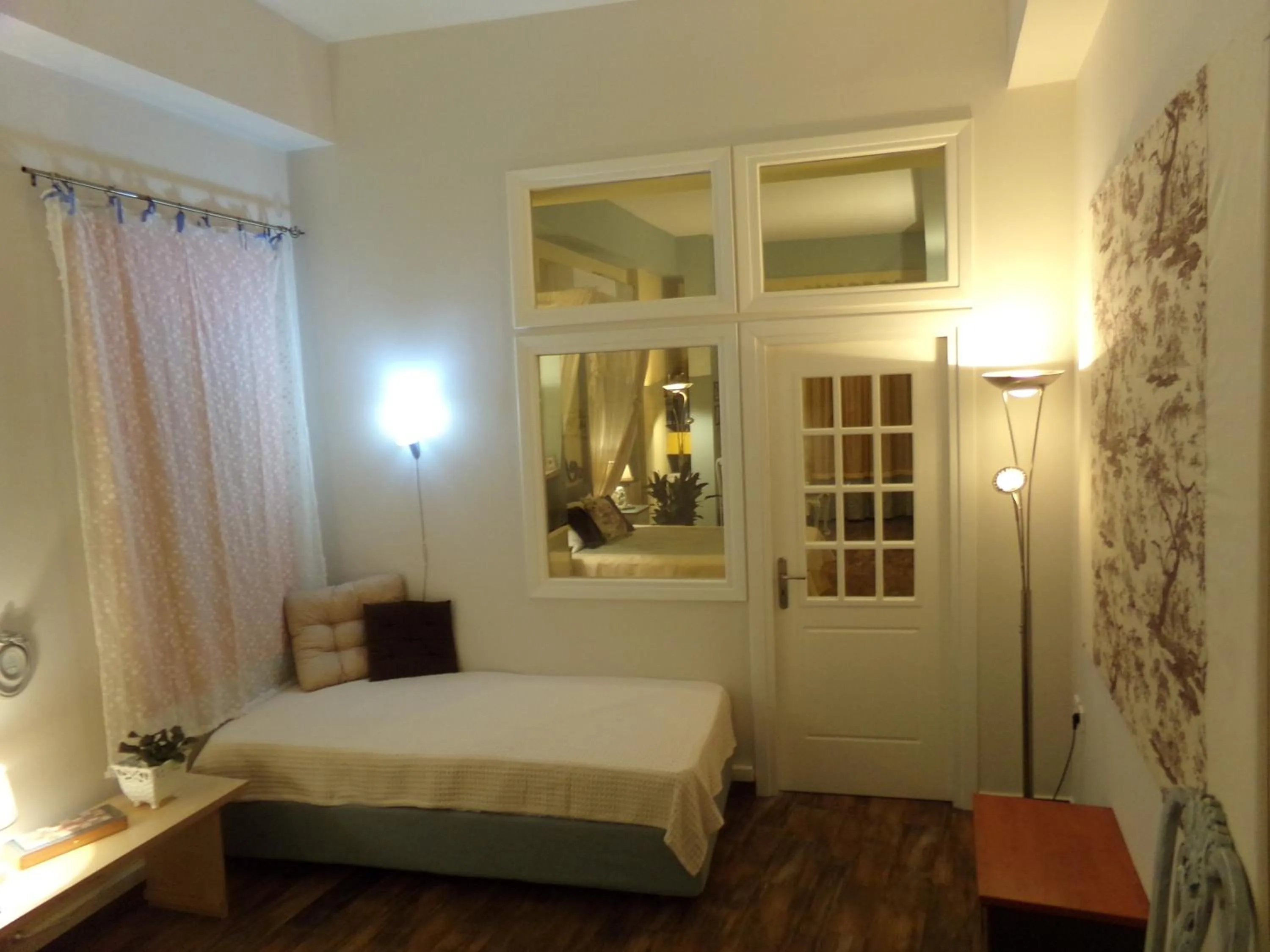 Photo of the whole room in Locadiera Pansion