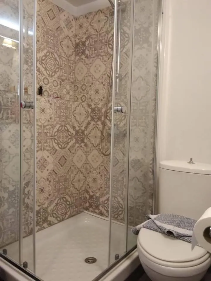 Shower in Locadiera Pansion