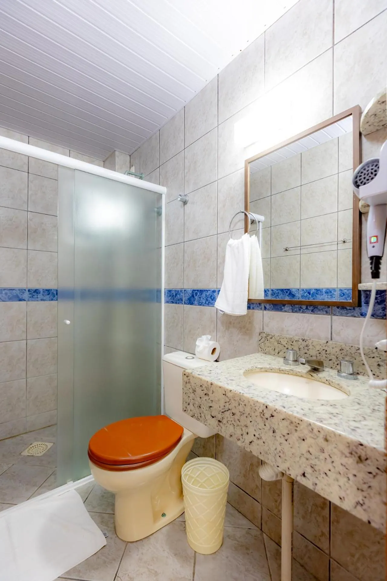 Bathroom in Mar Hotel