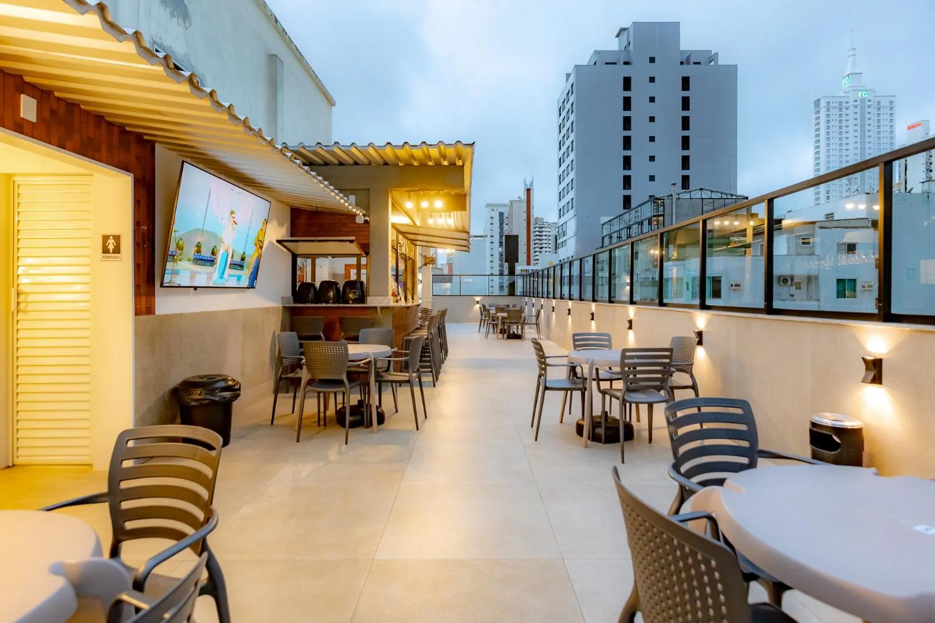 Restaurant/places to eat in Mar Hotel