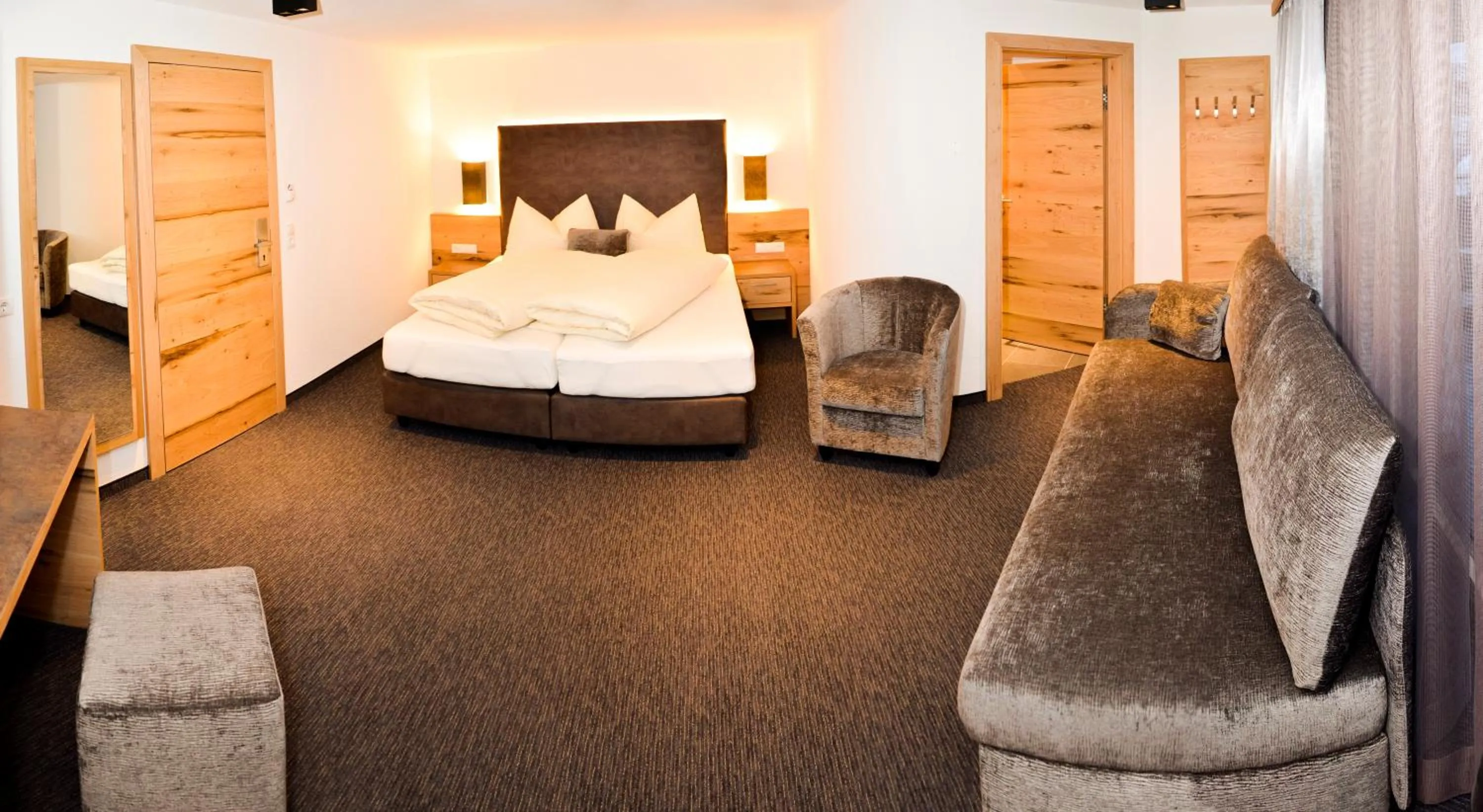 Photo of the whole room, Bed in Garni Vereina