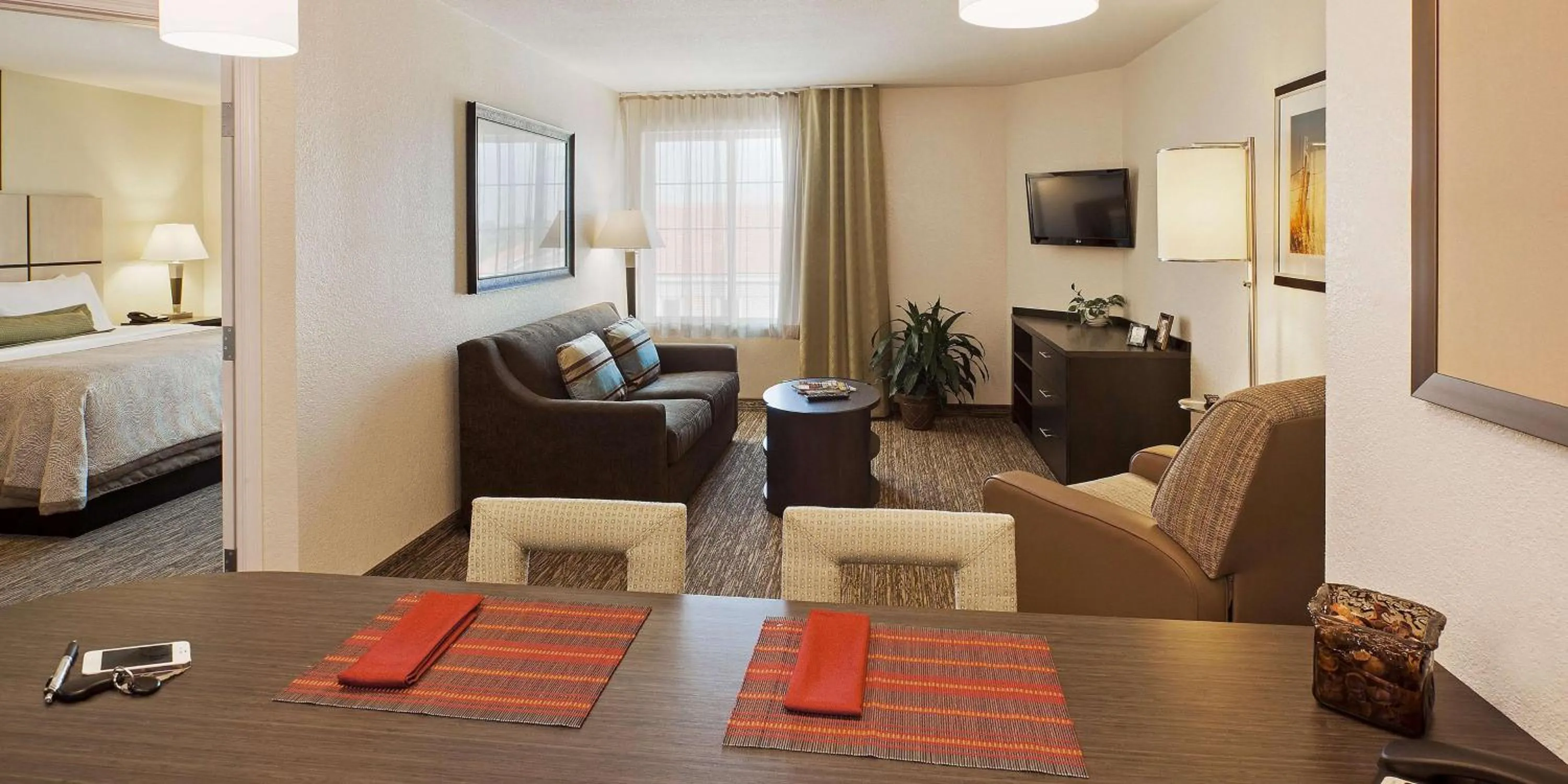 Living room in Sonesta Simply Suites Wichita Airport