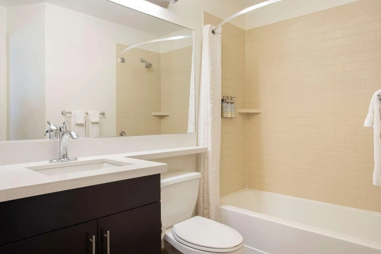 Shower in Sonesta Simply Suites Wichita Airport