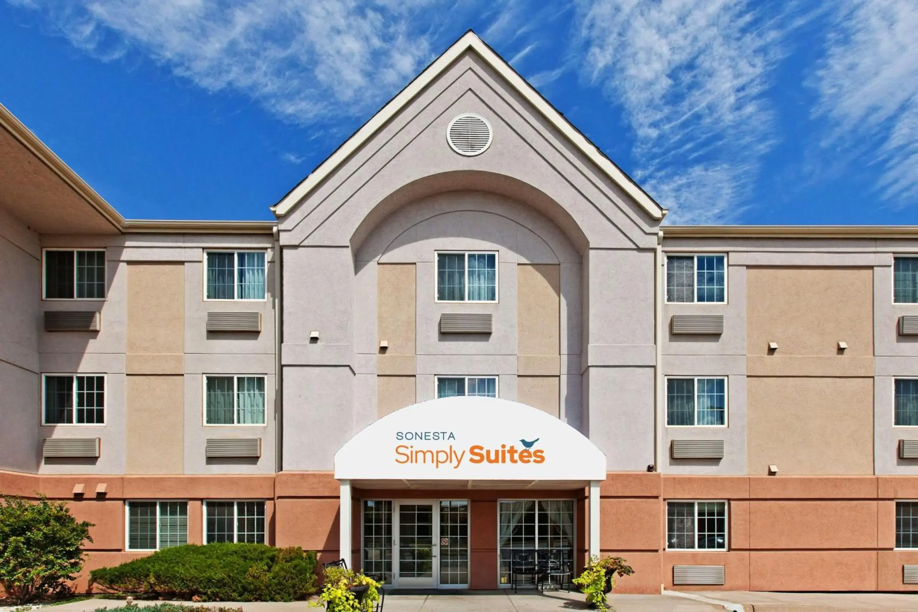 Property building in Sonesta Simply Suites Wichita Airport Property building in Sonesta Simply Suites Wichita Airport