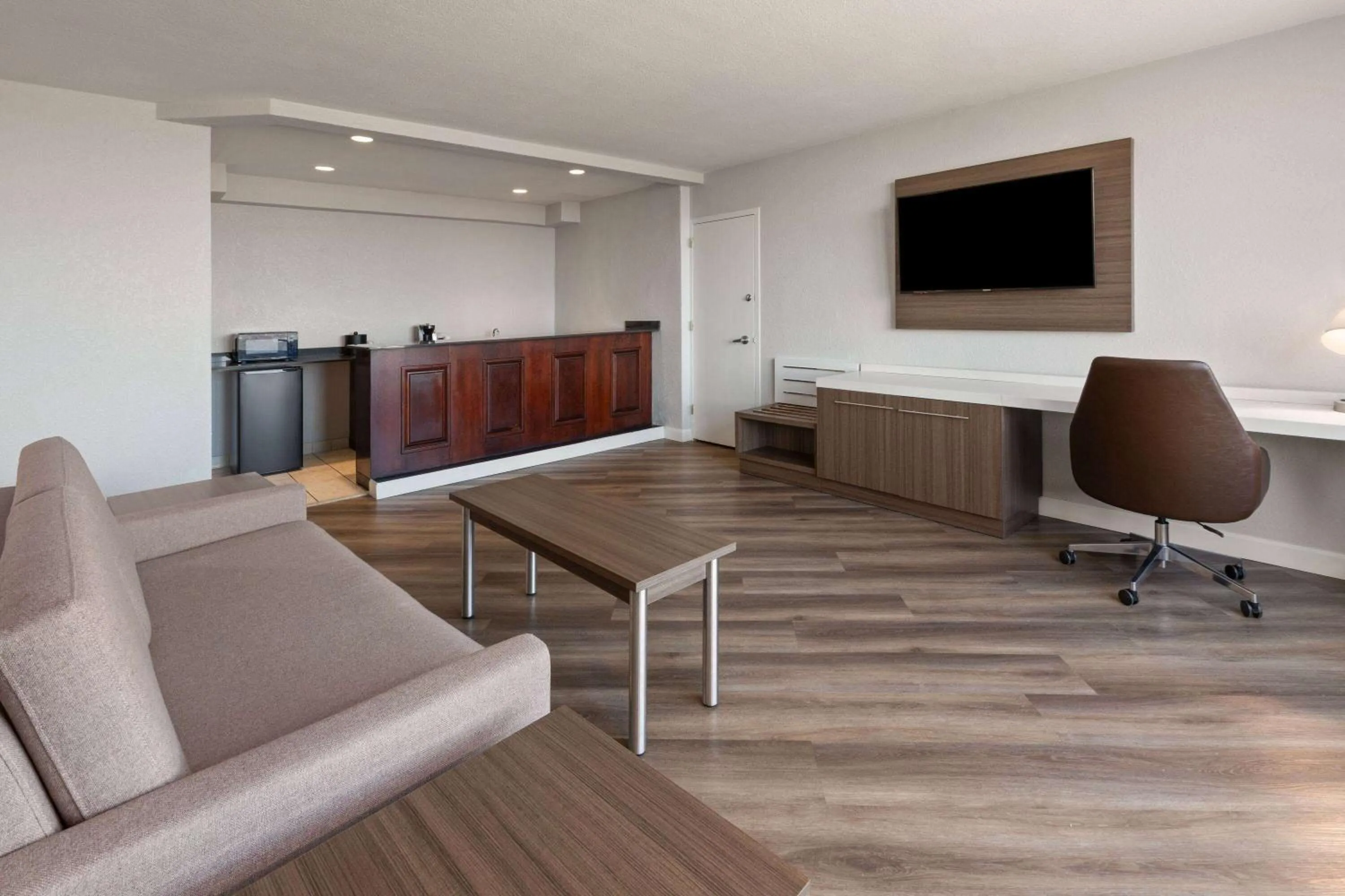 Photo of the whole room in Wyndham Garden Norfolk Downtown