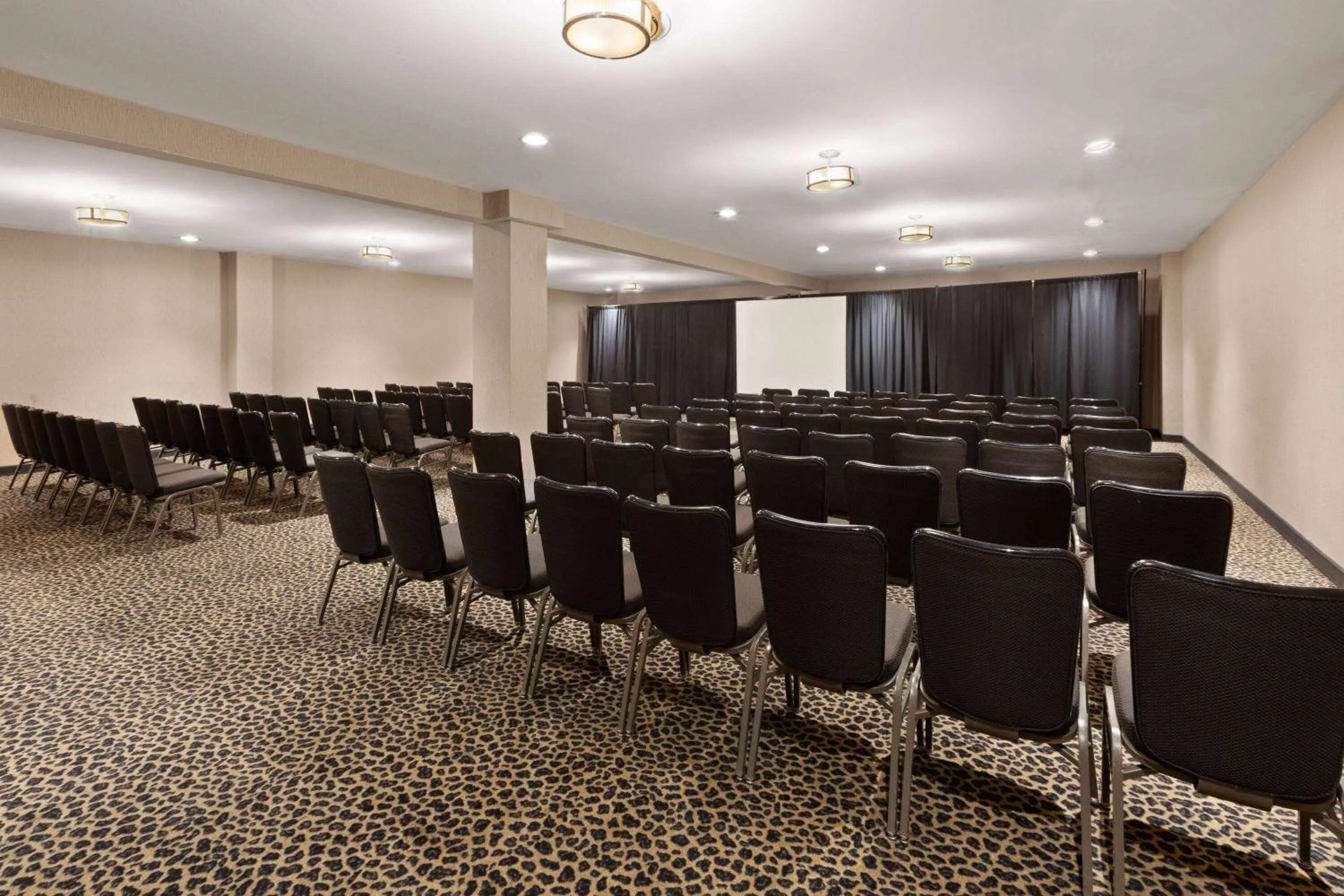 Meeting/conference room in Wyndham Garden Norfolk Downtown