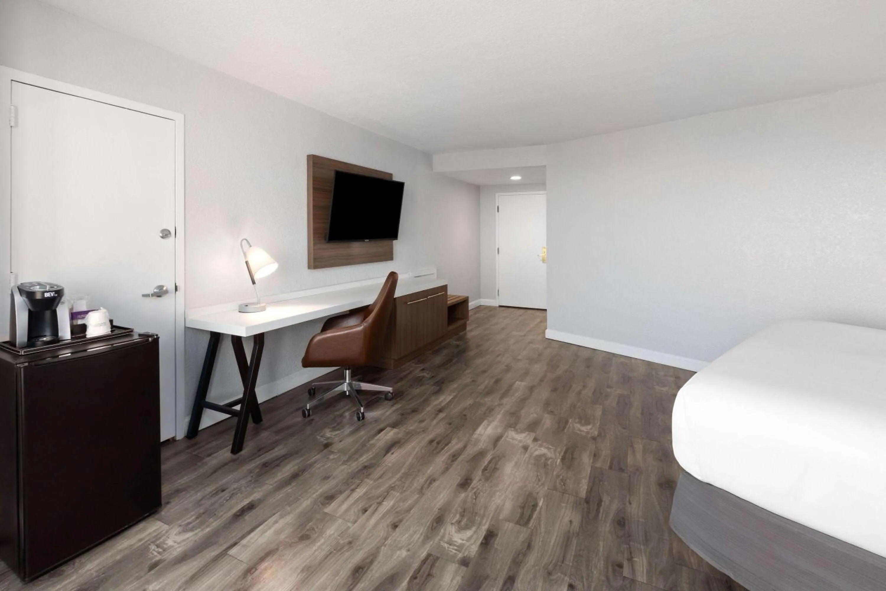 Photo of the whole room, Bed in Wyndham Garden Norfolk Downtown