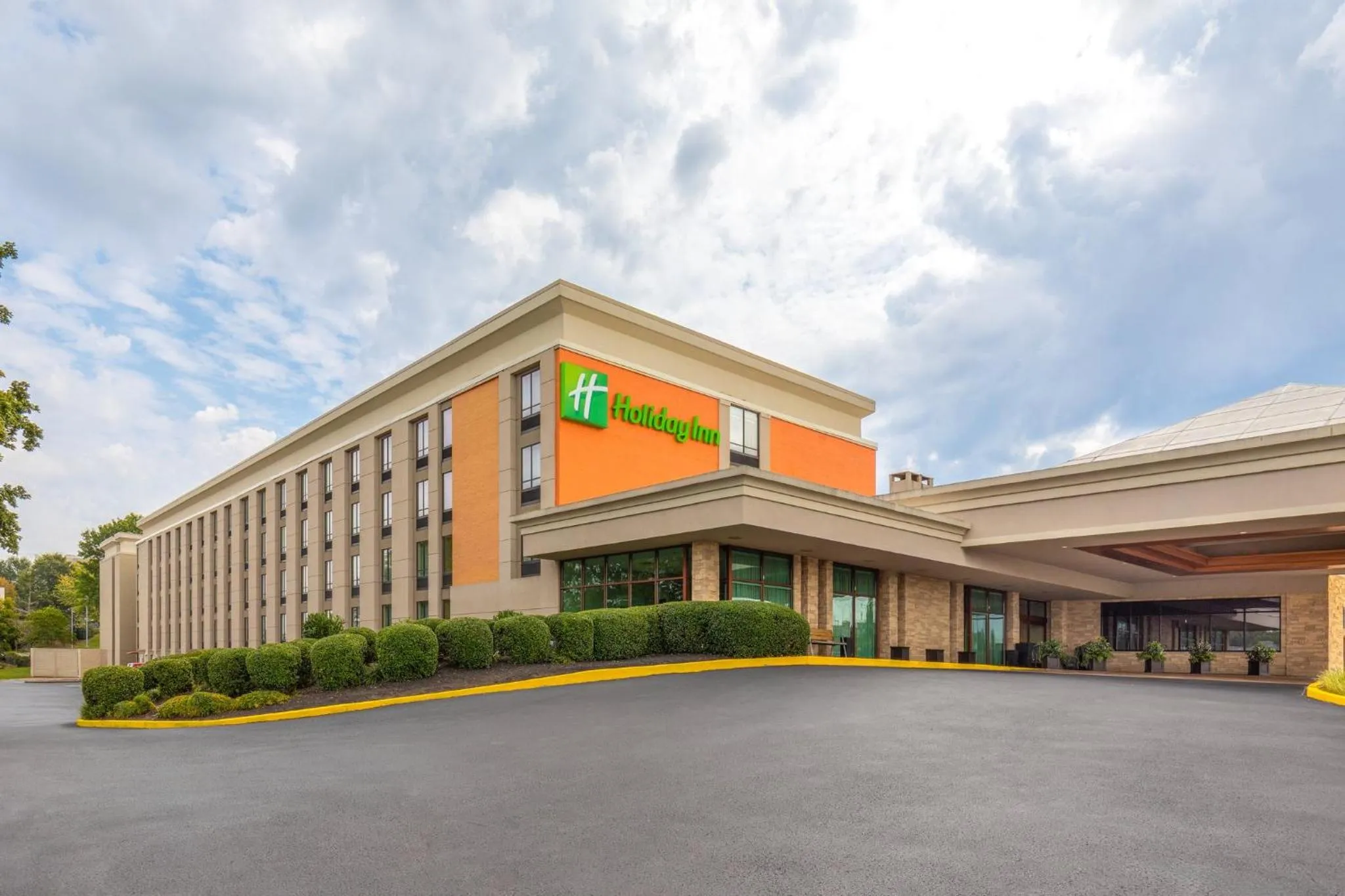 Property building in Holiday Inn Knoxville West - Cedar Bluff Rd by IHG
