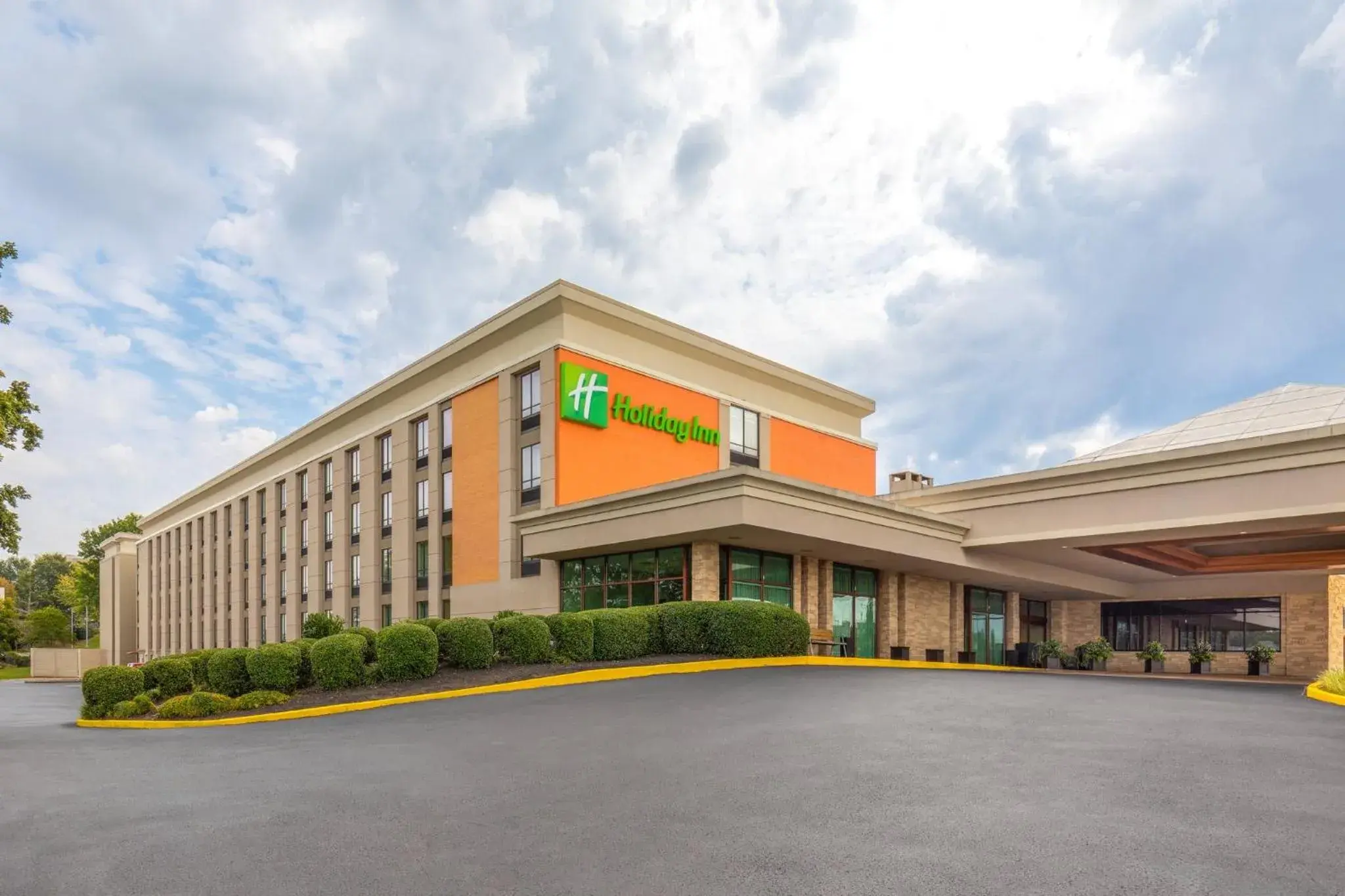 Property building in Holiday Inn Knoxville West - Cedar Bluff Rd by IHG Property building in Holiday Inn Knoxville West - Cedar Bluff Rd by IHG