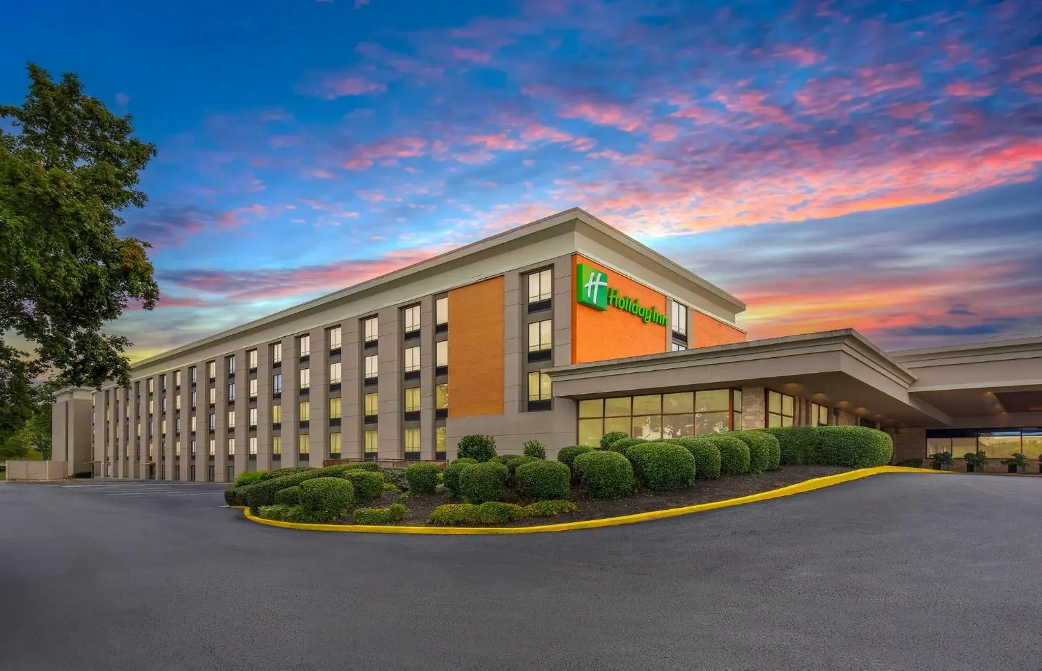 Property building in Holiday Inn Knoxville West - Cedar Bluff Rd by IHG Property building in Holiday Inn Knoxville West - Cedar Bluff Rd by IHG