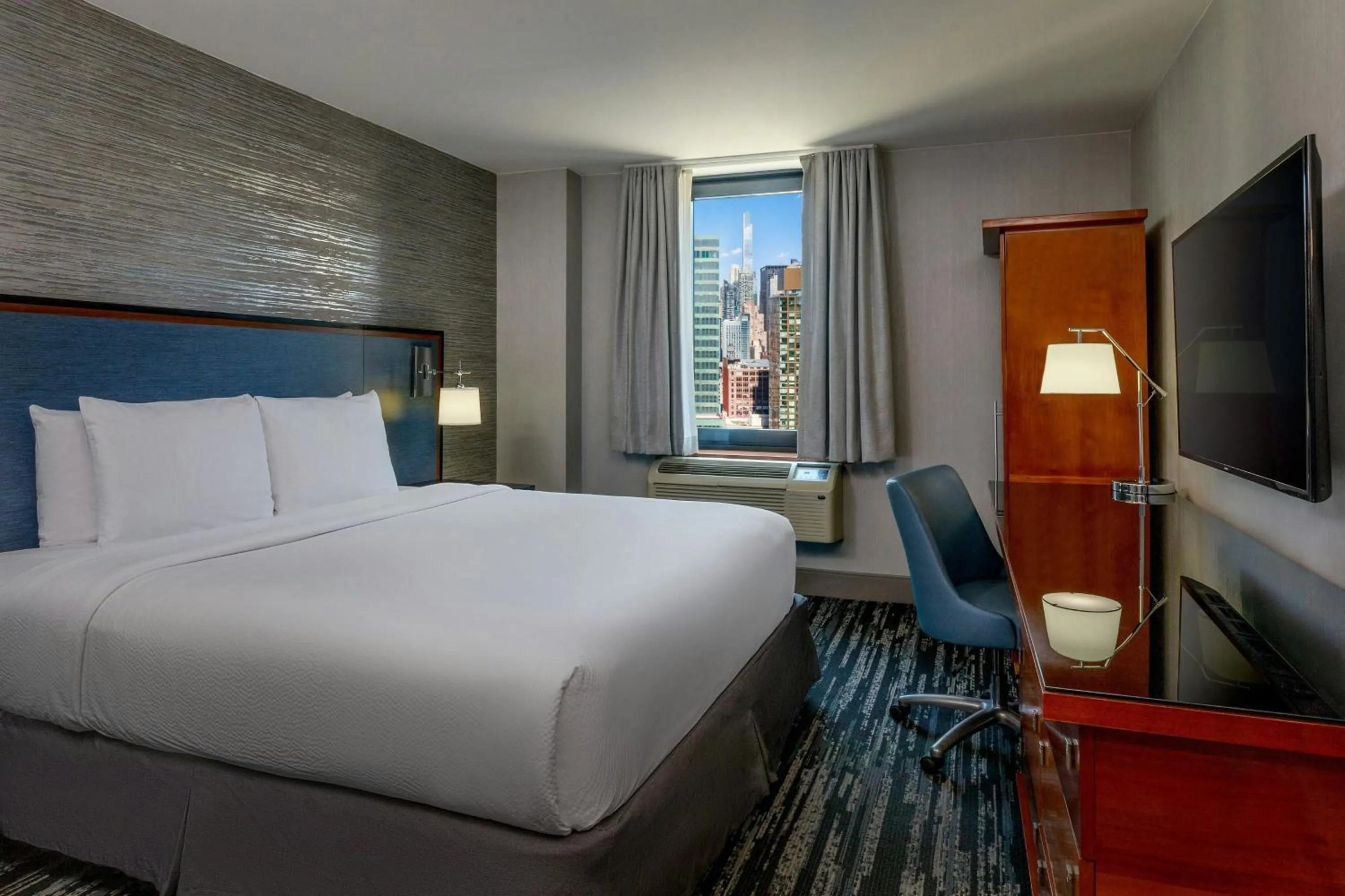 Photo of the whole room, Bed in Fairfield By Marriott New York Manhattan Times Square