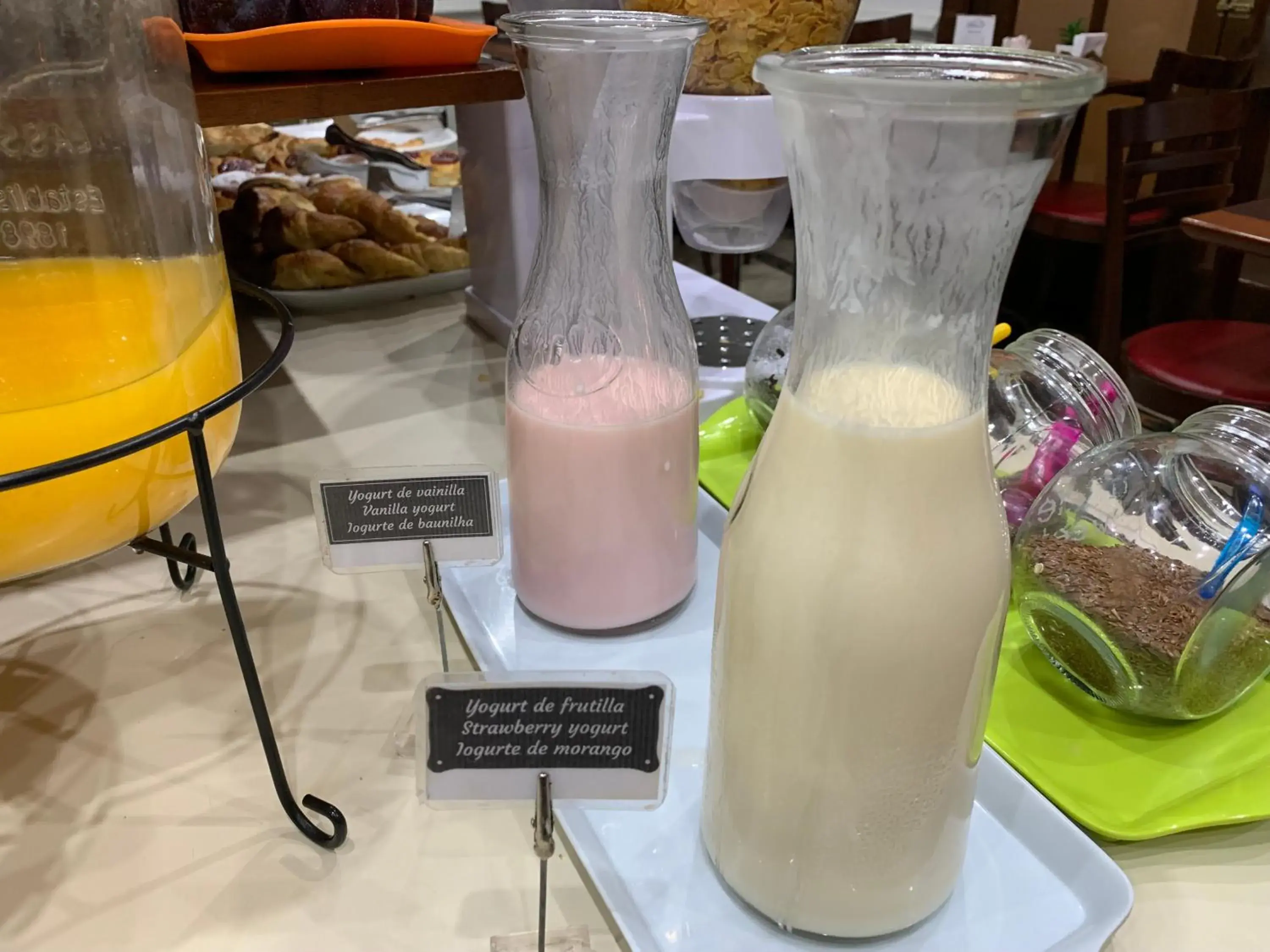 Breakfast in Hotel Waldorf Breakfast in Hotel Waldorf