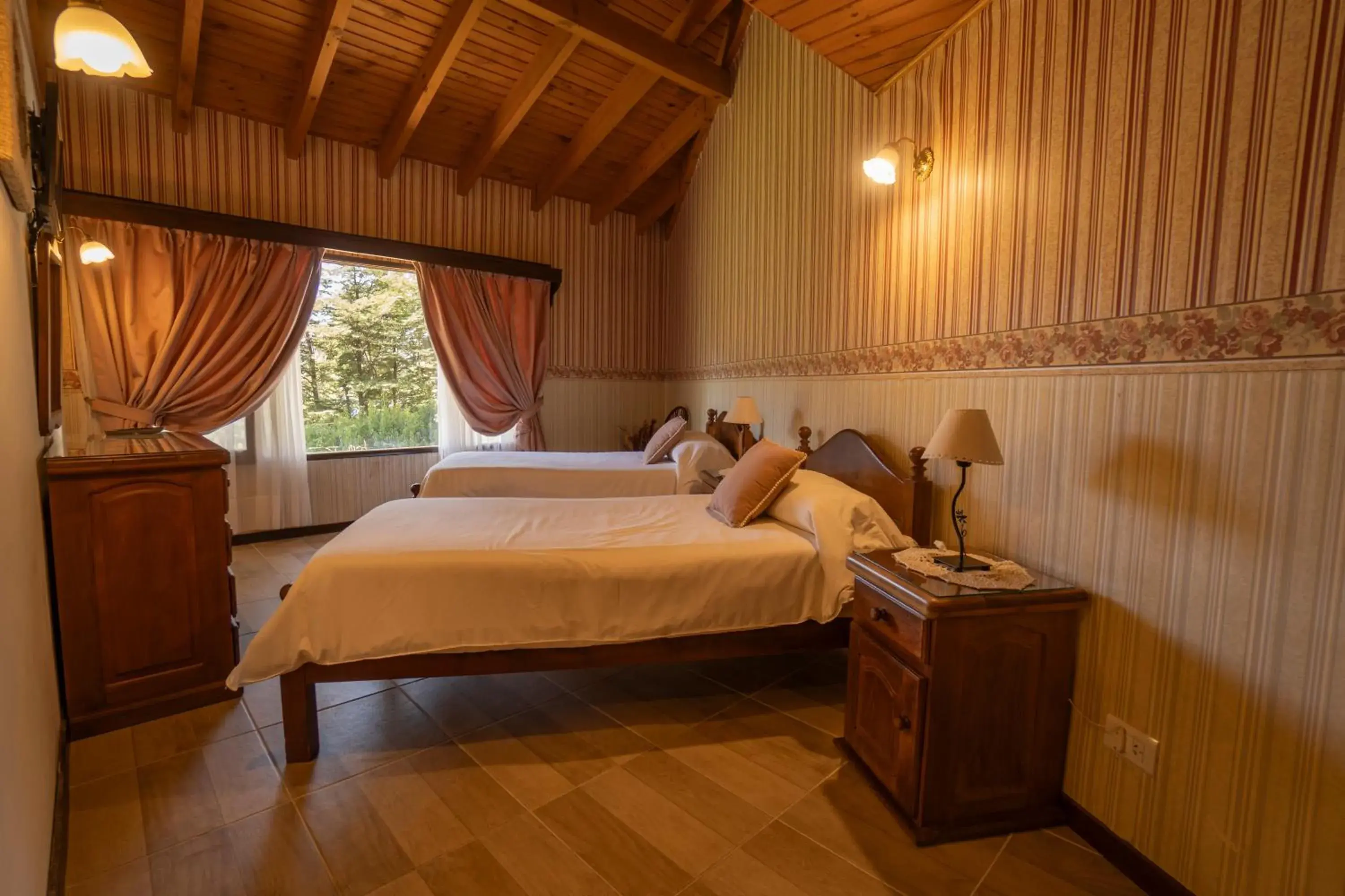 Twin Room with Lake View in Hosteria El Condado Twin Room with Lake View in Hosteria El Condado