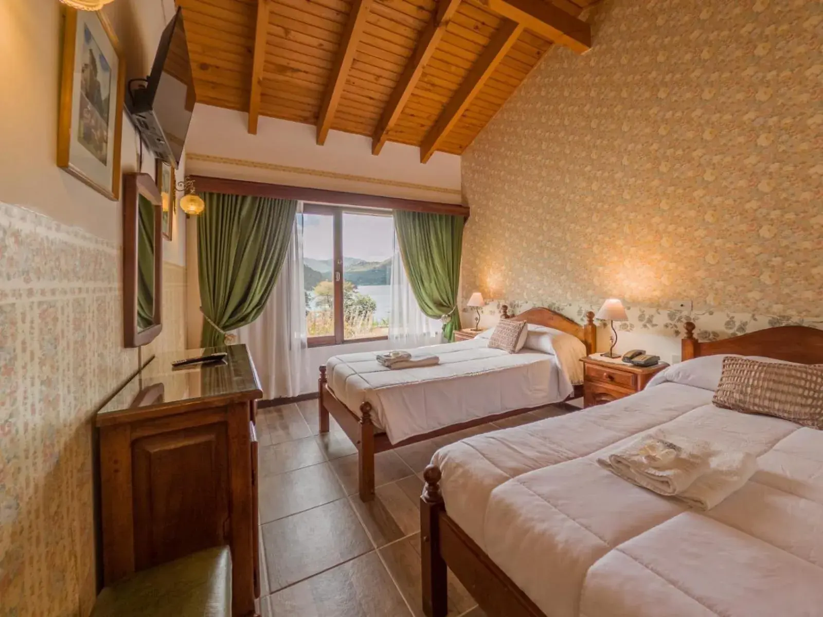 Twin Room with Lake View in Hosteria El Condado Twin Room with Lake View in Hosteria El Condado